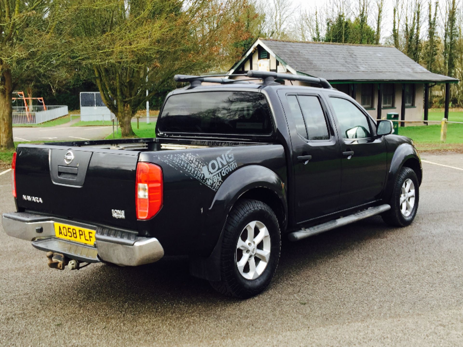 NISSAN NAVARA 'LONG WAY DOWN' (2009) DOUBLE CAB PICK-UP "BLACK EDITION" 2.5 DCI - 6 SPEED (NO VAT) - Image 7 of 17