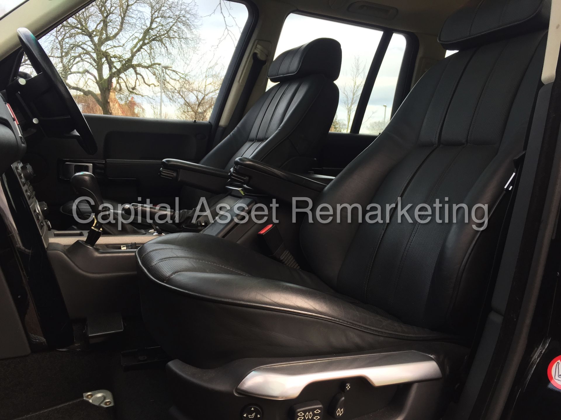 (ON SALE) RANGE ROVER VOGUE 'AUTOBIOGRAPHY' (2004 MODEL) 4.4 V8 - AUTO - LEATHER - SAT NAV  (NO VAT) - Image 26 of 30