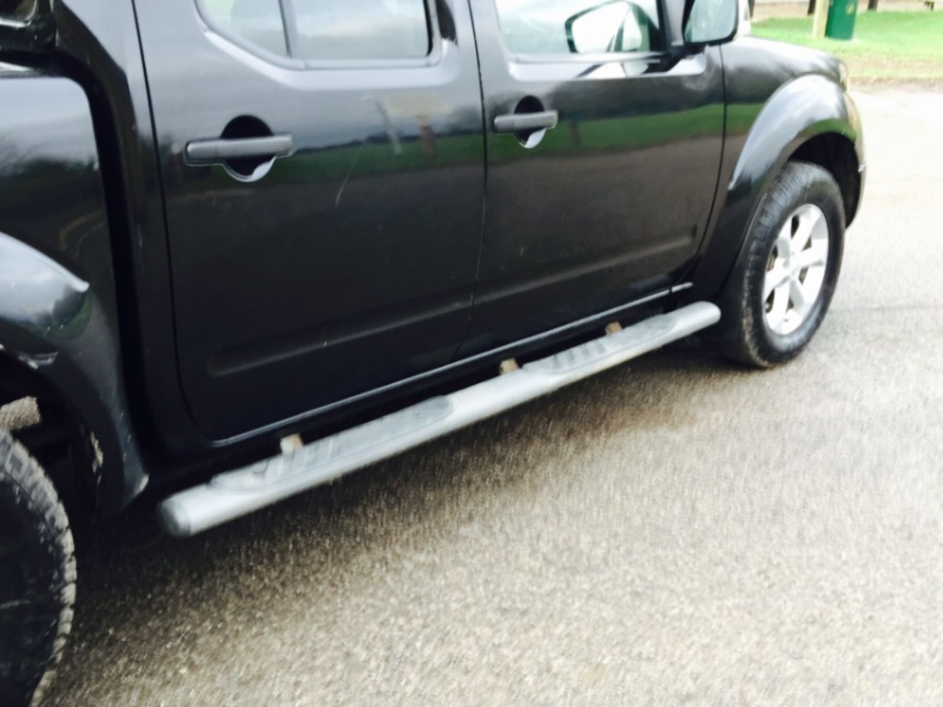 NISSAN NAVARA 'LONG WAY DOWN' (2009) DOUBLE CAB PICK-UP "BLACK EDITION" 2.5 DCI - 6 SPEED (NO VAT) - Image 10 of 17