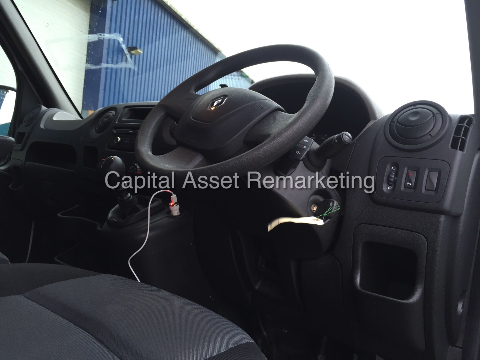 (ON SALE) RENAULT MASTER LM35 'EXTRA' (2014 - 14 REG) 2.3 DCI - 6 SPEED - AIR CON  (1 COMPANY OWNER) - Image 10 of 16