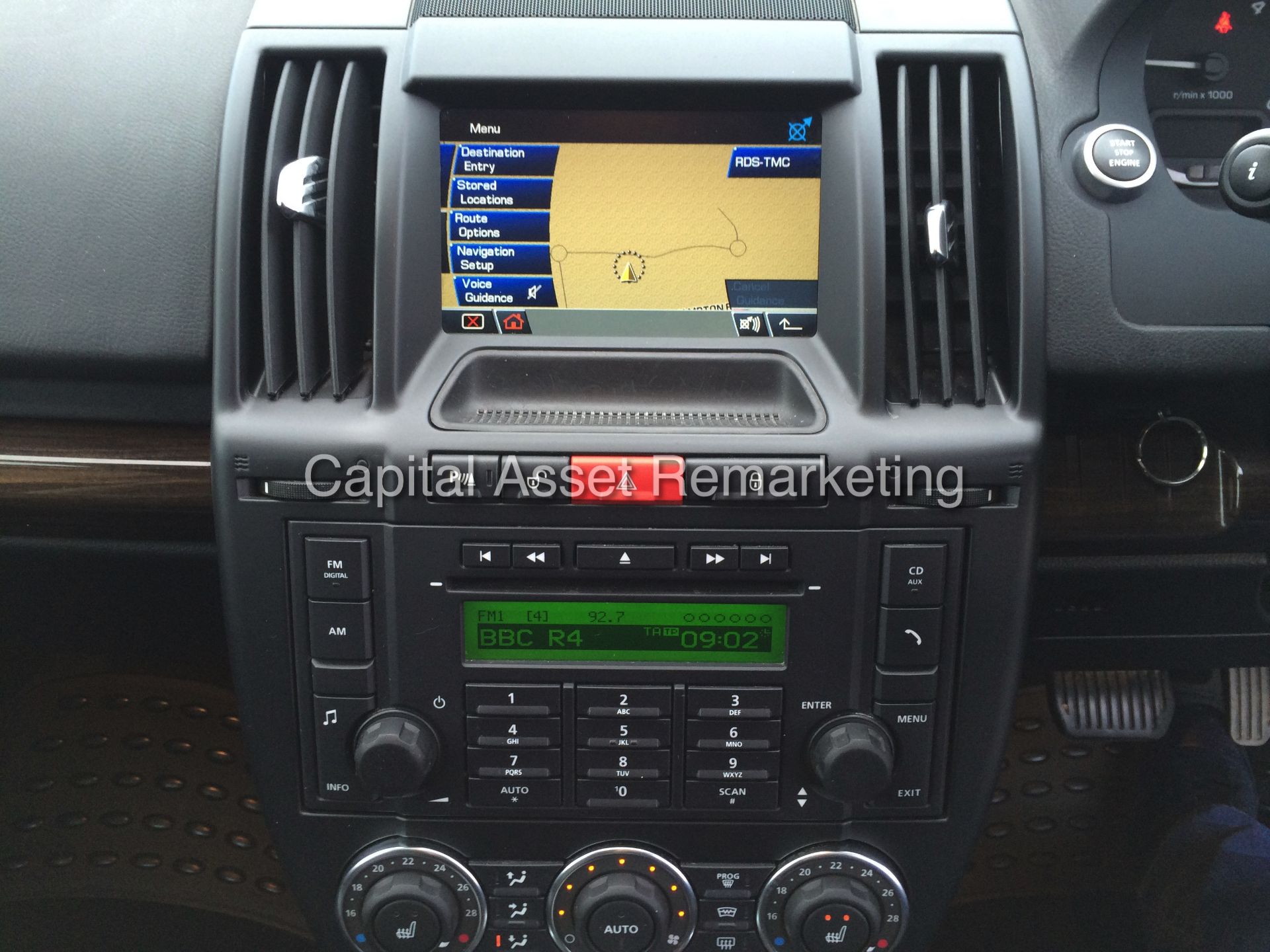 LAND ROVER FREELANDER 2 SD4 "HSE COMMAND SHIFT" (2013 MODEL) FULL LOADED - SAT NAV - PAN ROOF - LOOK - Image 24 of 27