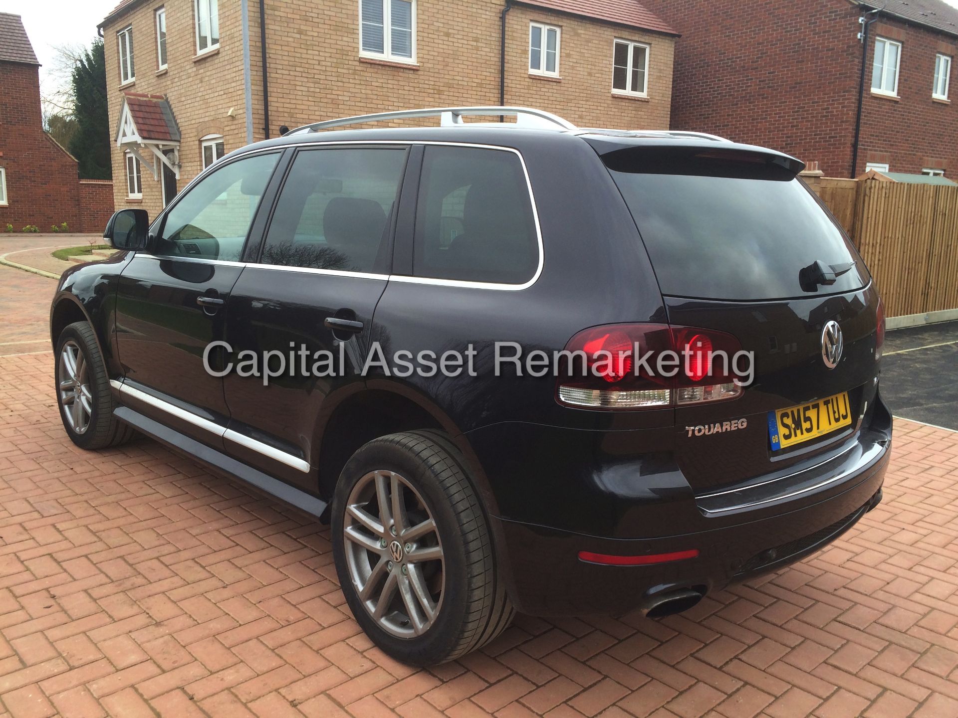 VOLKSWAGEN TOUAREG 'ALTITUDE' (2008 MODEL) 3.0 TDI 'V6' - DGS AUTO - LEATHER - SAT NAV -FULLY LOADED - Image 4 of 16