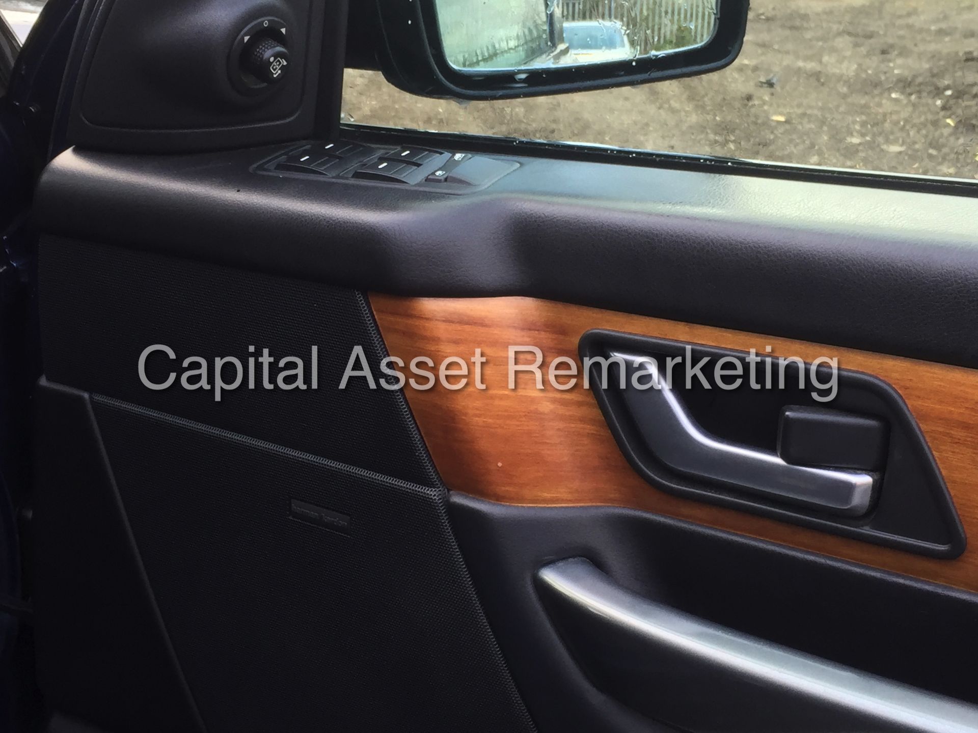 (ON SALE) RANGE ROVER SPORT 'HSE' (TDV6) - AUTO - LEATHER - SAT NAV - FRONT & REAR DVD's - Image 11 of 27