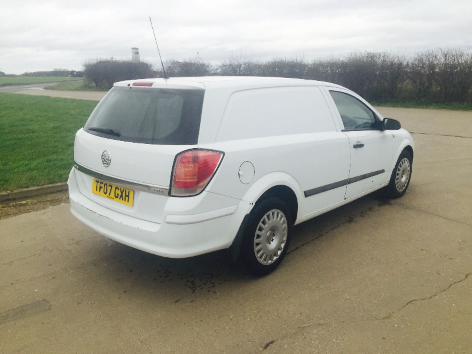 (ON SALE) VAUXHALL ASTRA 'CLUB' (2007 - 07 REG) 1.7 CDTI - 6 SPEED - Image 9 of 11