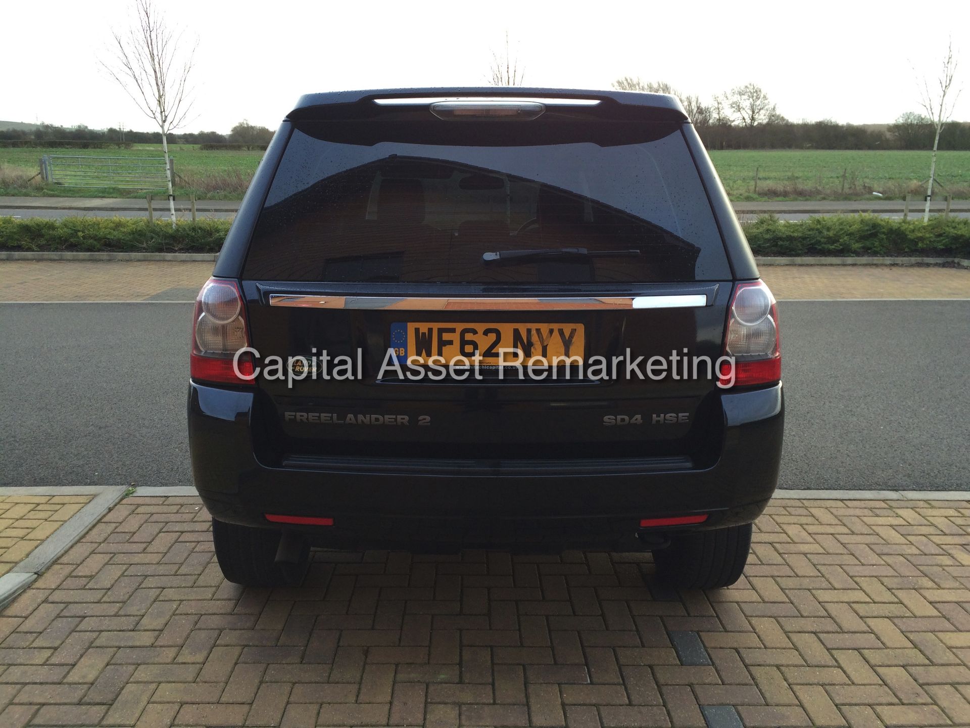 LAND ROVER FREELANDER 2 SD4 "HSE COMMAND SHIFT" (2013 MODEL) FULL LOADED - SAT NAV - PAN ROOF - LOOK - Image 6 of 27