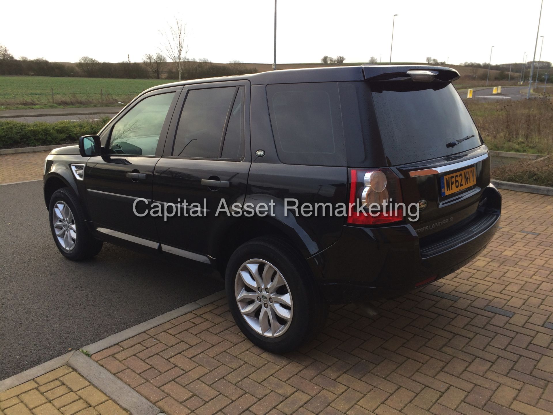 LAND ROVER FREELANDER 2 SD4 "HSE COMMAND SHIFT" (2013 MODEL) FULL LOADED - SAT NAV - PAN ROOF - LOOK - Image 5 of 27