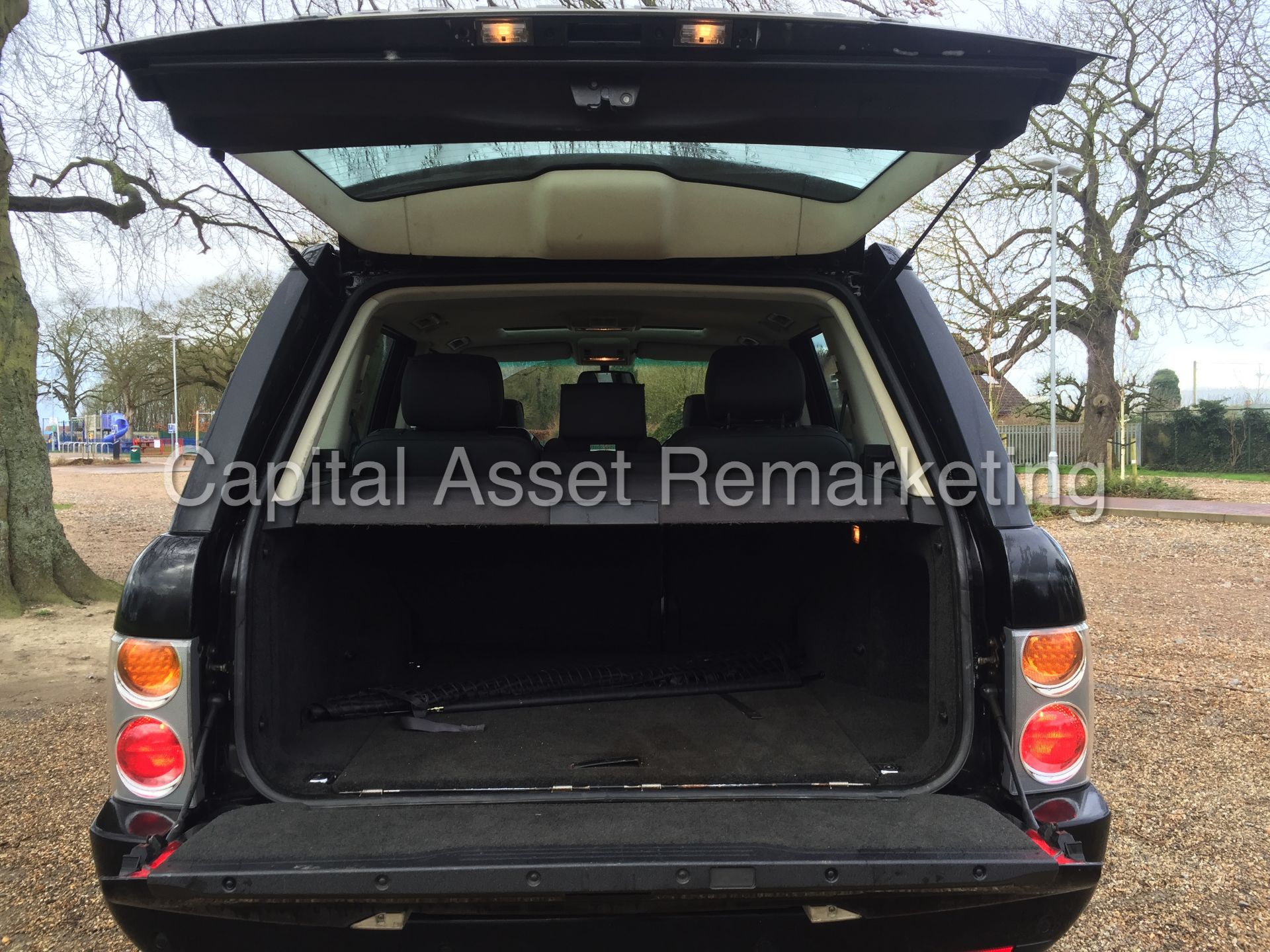 (ON SALE) RANGE ROVER VOGUE 'AUTOBIOGRAPHY' (2004 MODEL) 4.4 V8 - AUTO - LEATHER - SAT NAV  (NO VAT) - Image 20 of 30