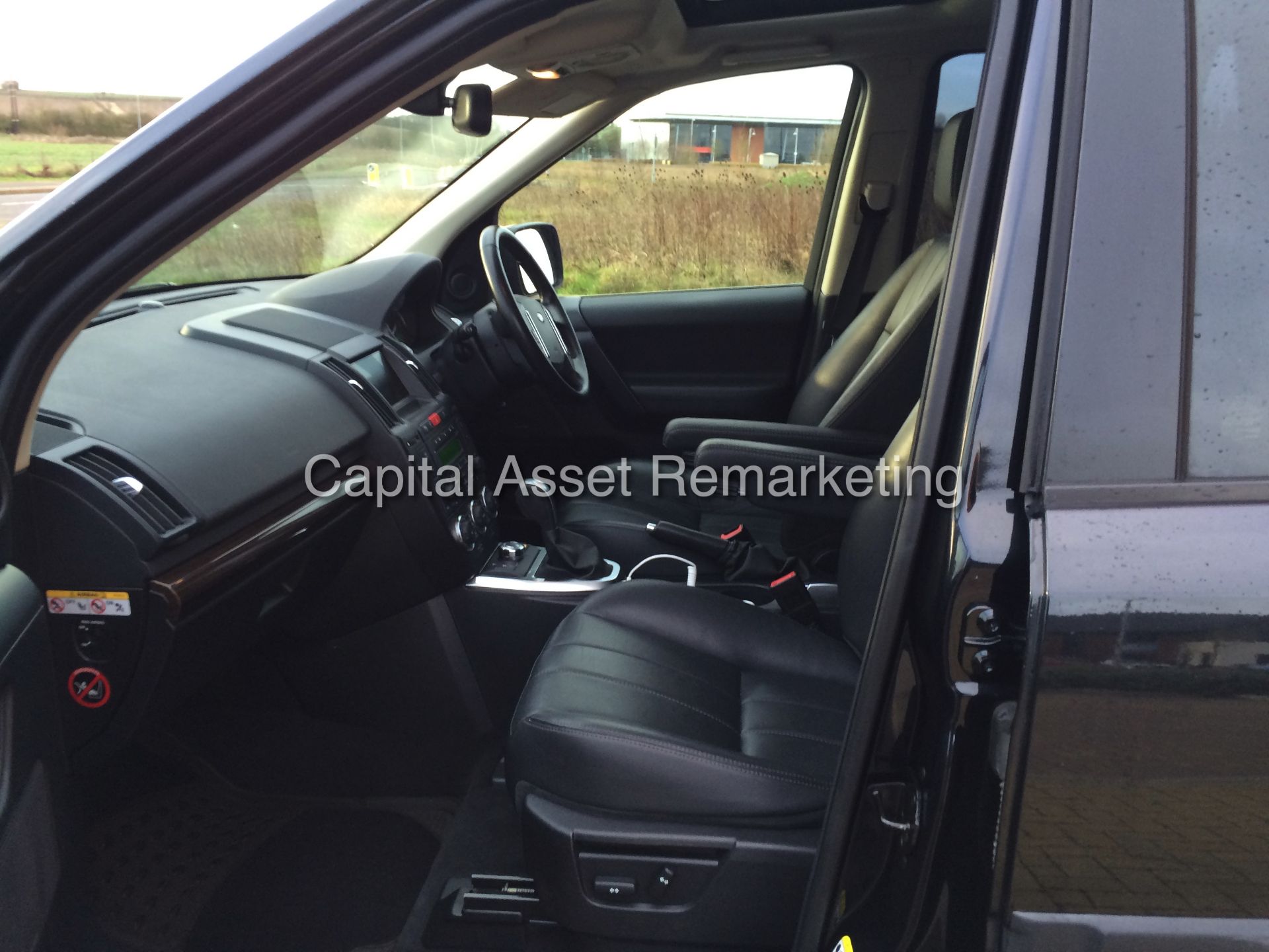 LAND ROVER FREELANDER 2 SD4 "HSE COMMAND SHIFT" (2013 MODEL) FULL LOADED - SAT NAV - PAN ROOF - LOOK - Image 14 of 27