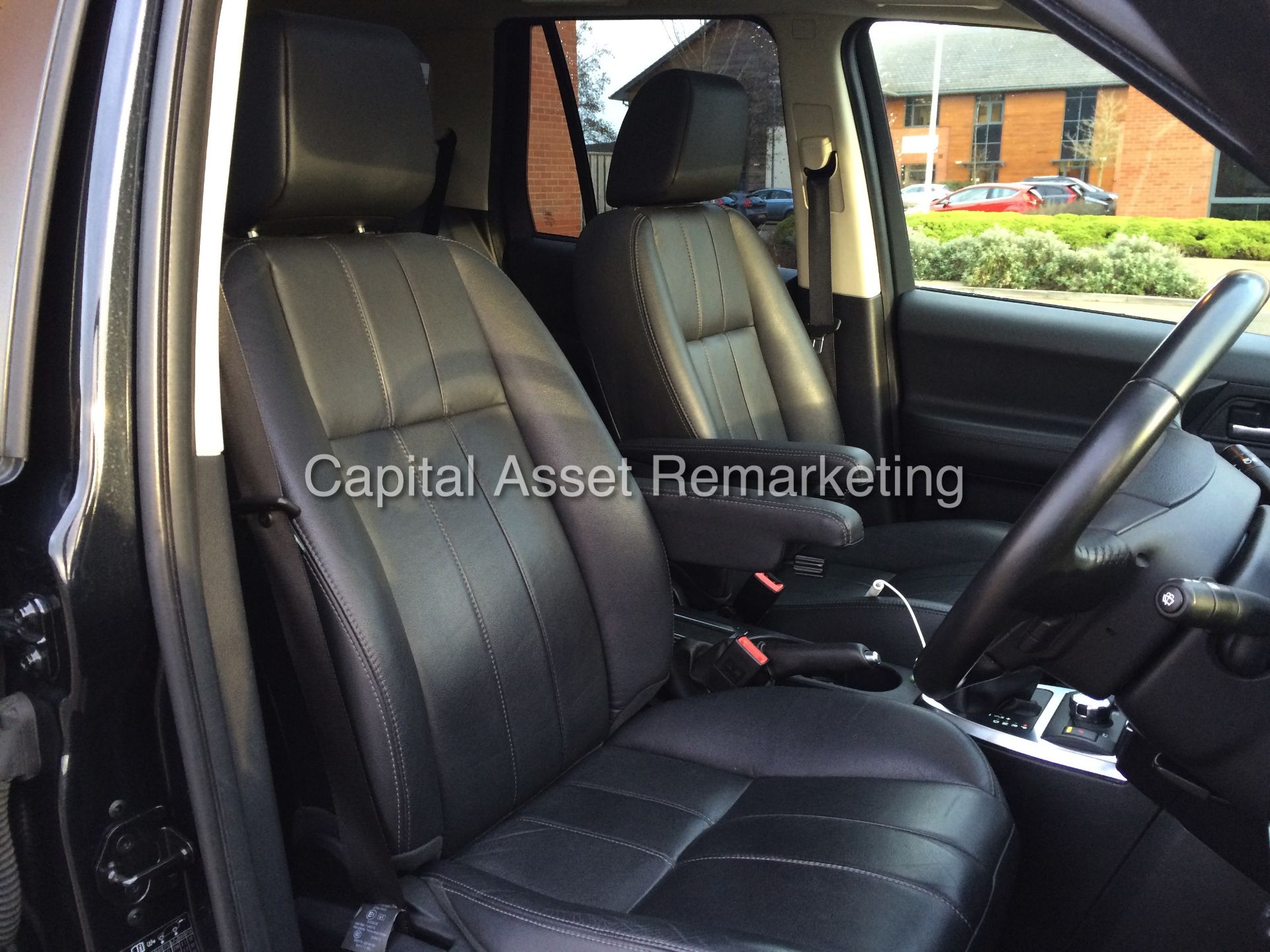 LAND ROVER FREELANDER 2 SD4 "HSE COMMAND SHIFT" (2013 MODEL) FULL LOADED - SAT NAV - PAN ROOF - LOOK - Image 13 of 27