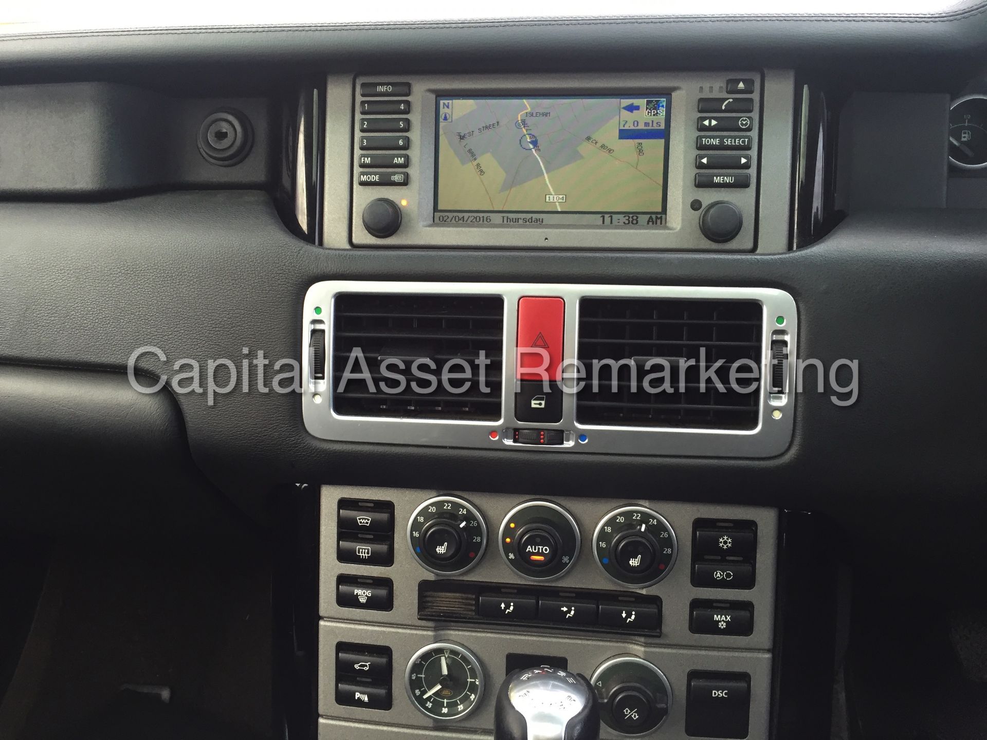 (ON SALE) RANGE ROVER VOGUE 'AUTOBIOGRAPHY' (2004 MODEL) 4.4 V8 - AUTO - LEATHER - SAT NAV  (NO VAT) - Image 28 of 30