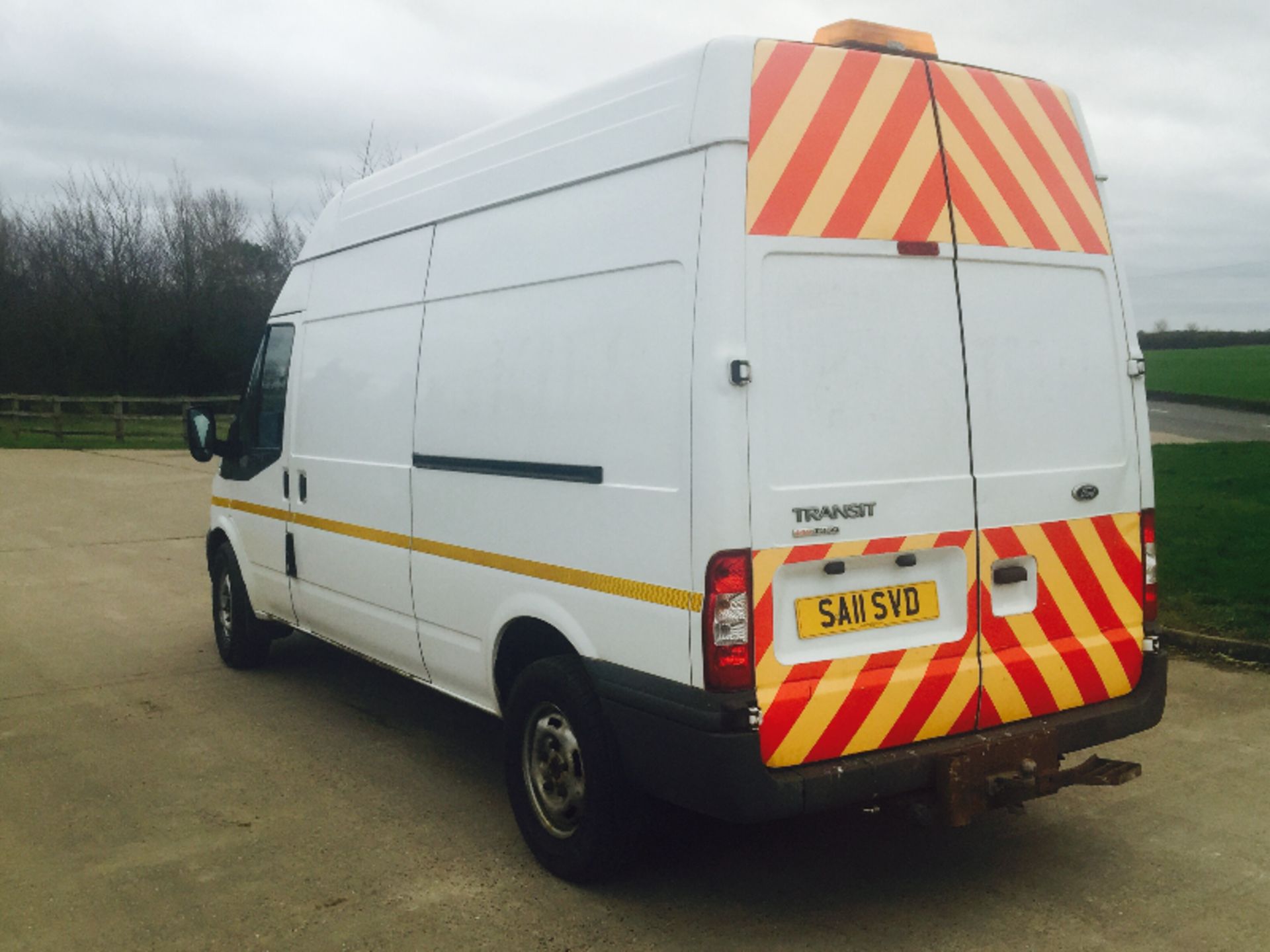 (ON SALE) FORD TRANSIT 140 T350L RWD (2011 - 11 REG) 2.4 TDCI - 140 PS - 6 SPEED (1 FORMER KEEPER) - Image 3 of 14