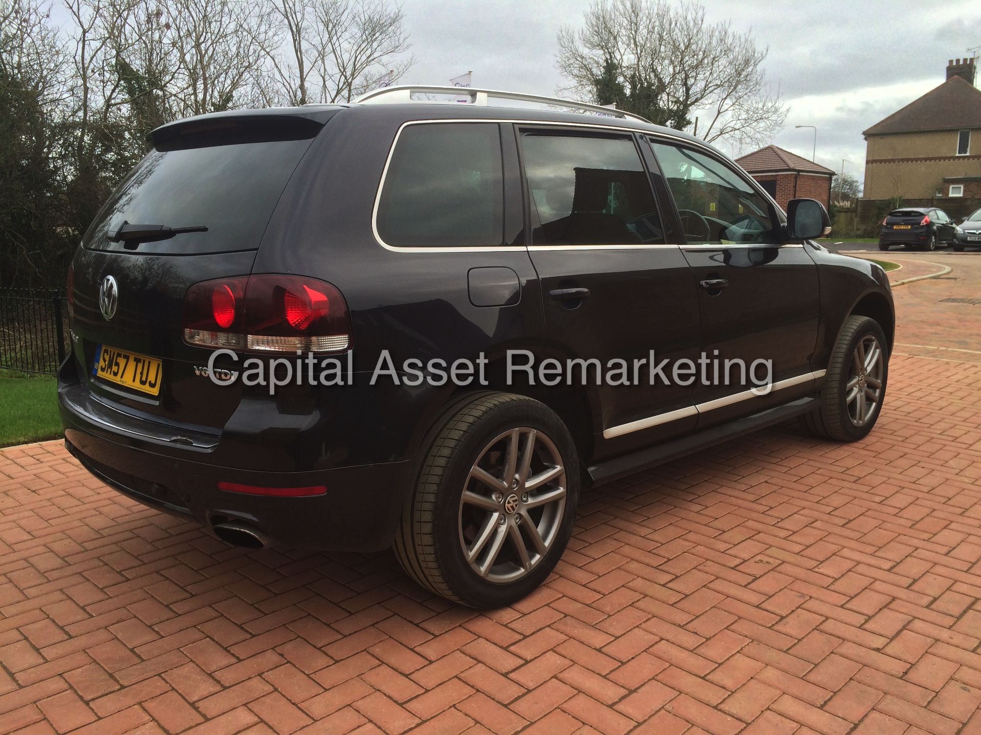 VOLKSWAGEN TOUAREG 'ALTITUDE' (2008 MODEL) 3.0 TDI 'V6' - DGS AUTO - LEATHER - SAT NAV -FULLY LOADED - Image 6 of 16