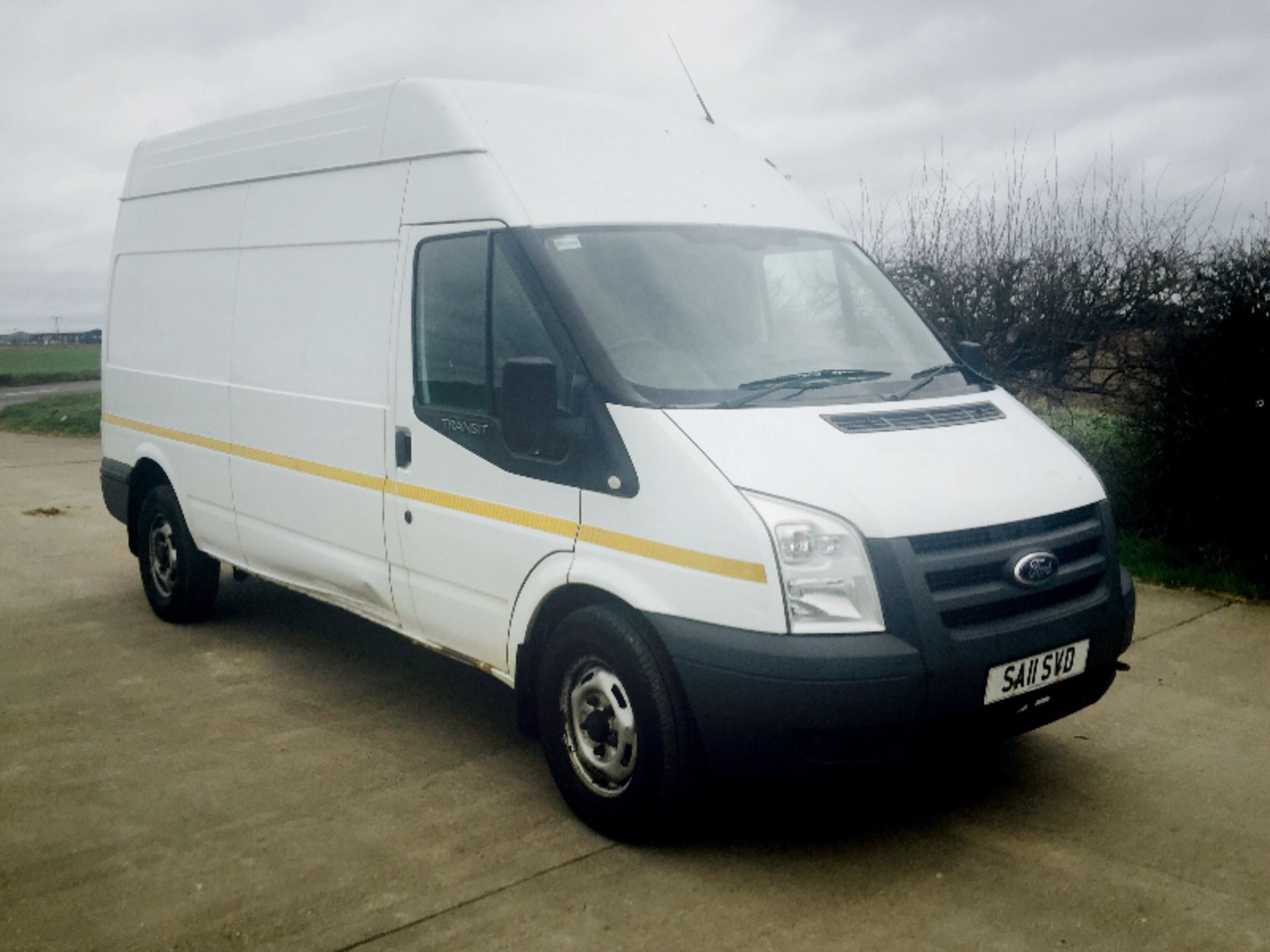 (ON SALE) FORD TRANSIT 140 T350L RWD (2011 - 11 REG) 2.4 TDCI - 140 PS - 6 SPEED (1 FORMER KEEPER) - Image 2 of 14