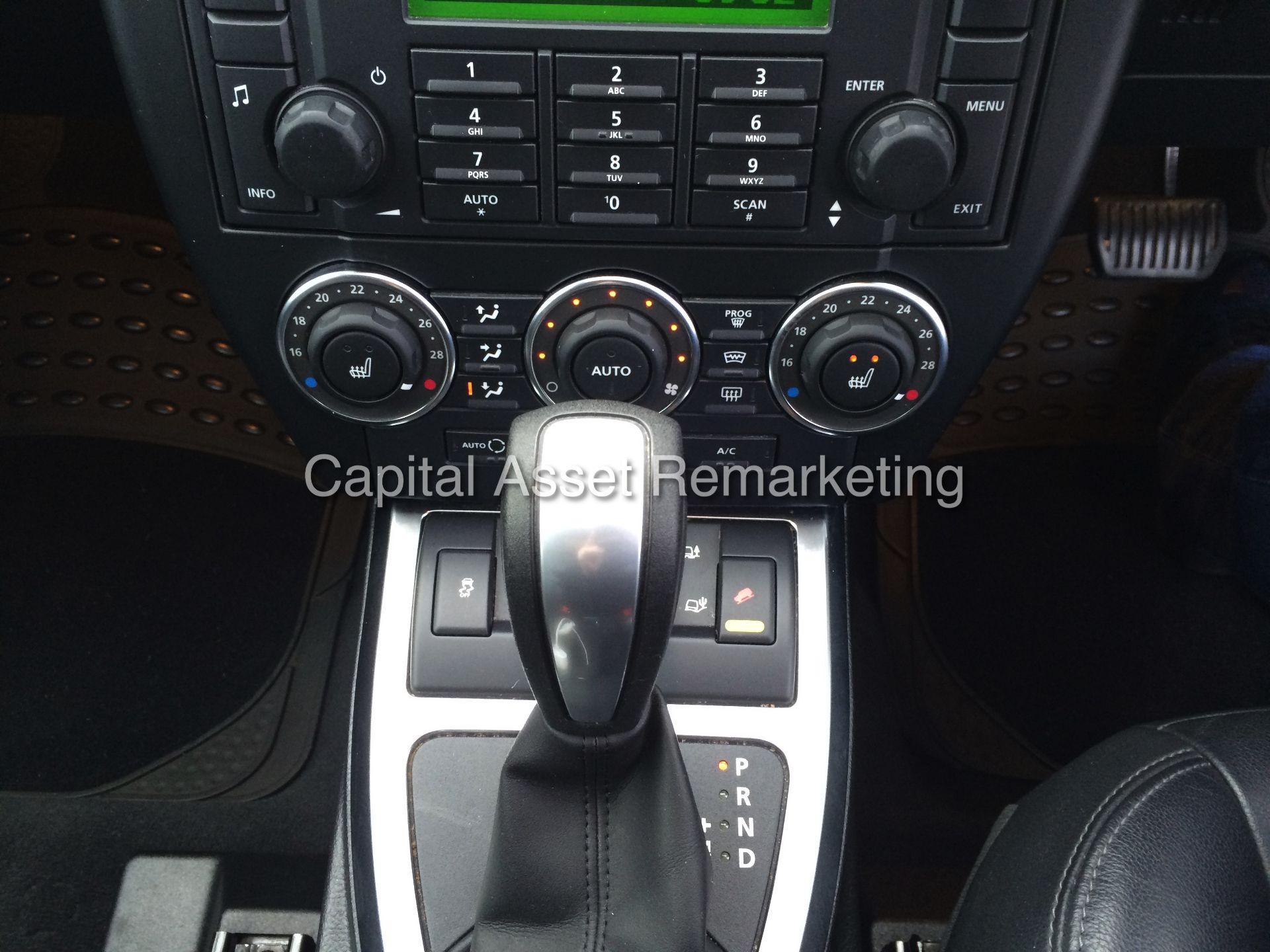 LAND ROVER FREELANDER 2 SD4 "HSE COMMAND SHIFT" (2013 MODEL) FULL LOADED - SAT NAV - PAN ROOF - LOOK - Image 25 of 27