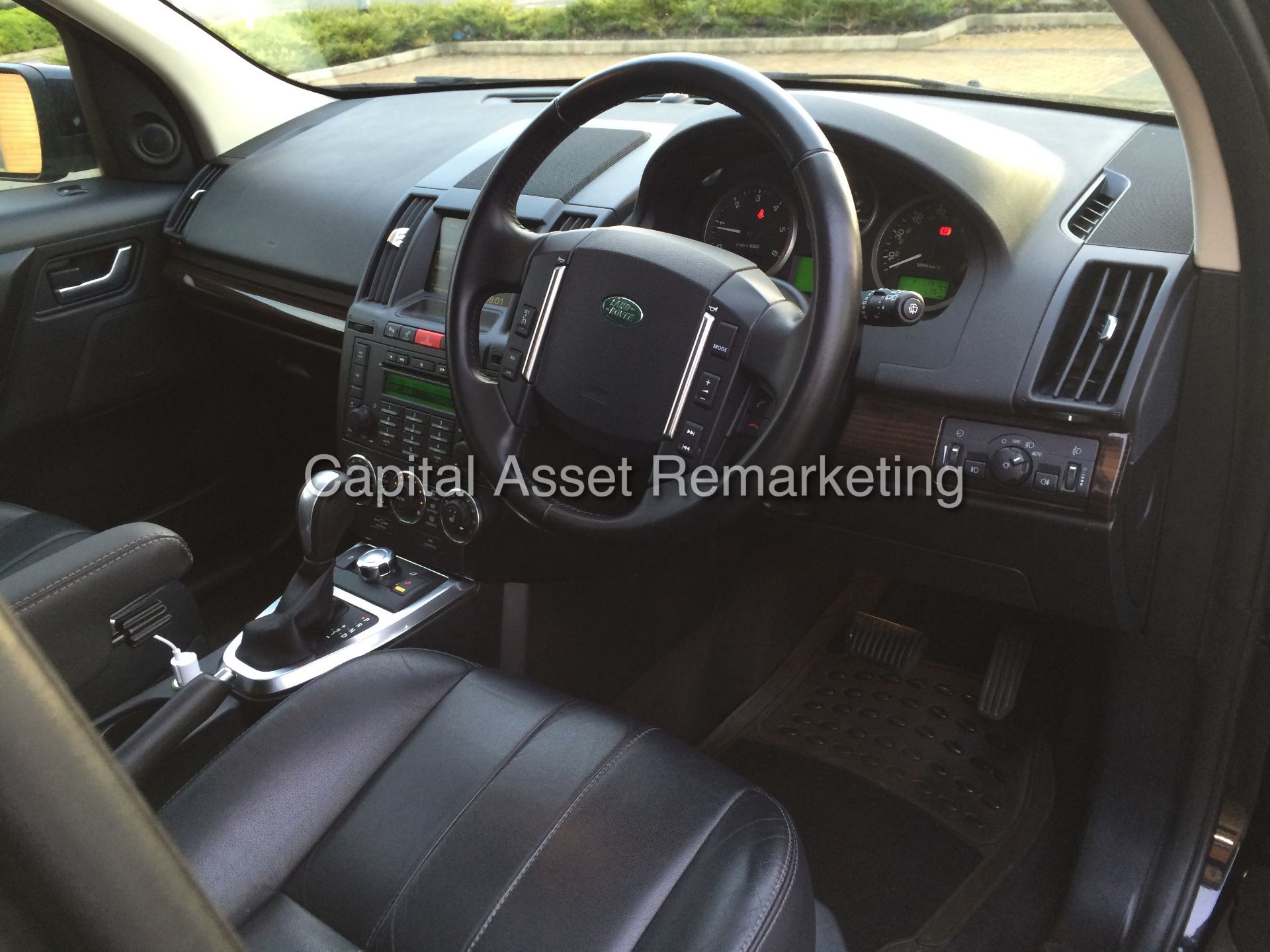 LAND ROVER FREELANDER 2 SD4 "HSE COMMAND SHIFT" (2013 MODEL) FULL LOADED - SAT NAV - PAN ROOF - LOOK - Image 12 of 27