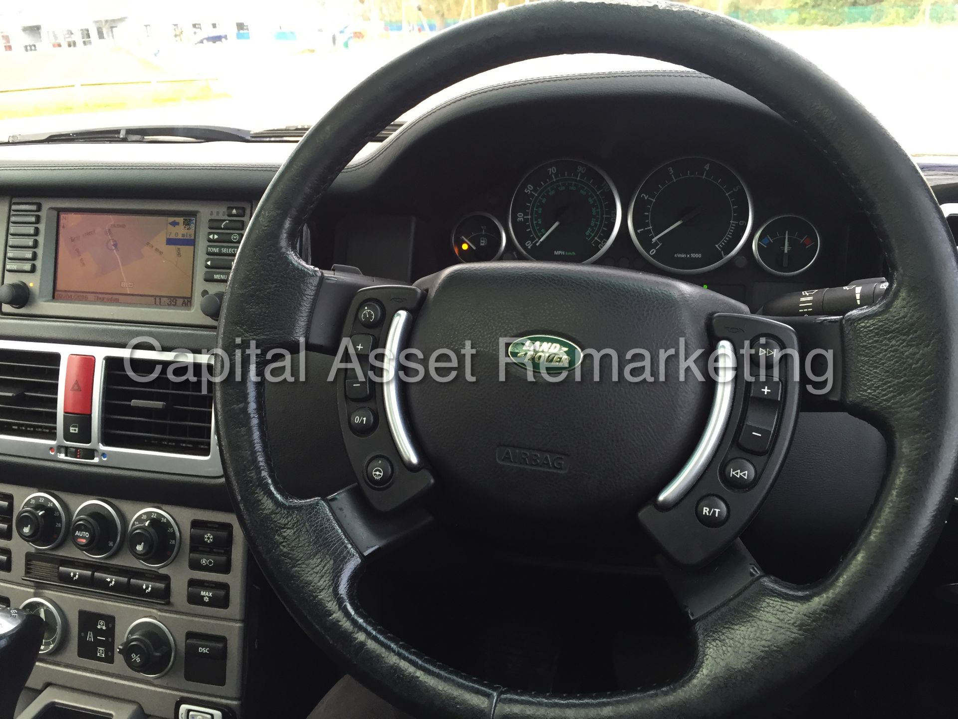 (ON SALE) RANGE ROVER VOGUE 'AUTOBIOGRAPHY' (2004 MODEL) 4.4 V8 - AUTO - LEATHER - SAT NAV  (NO VAT) - Image 29 of 30