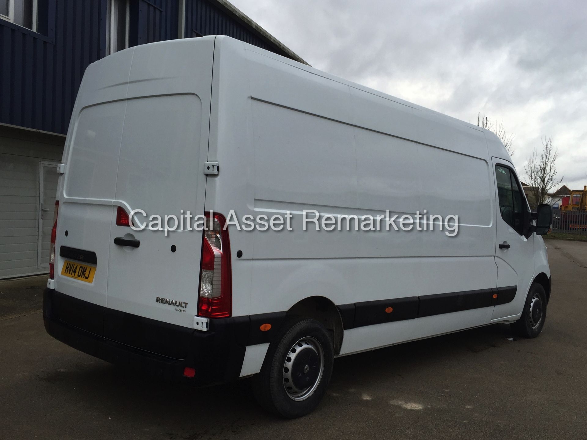 (ON SALE) RENAULT MASTER LM35 'EXTRA' (2014 - 14 REG) 2.3 DCI - 6 SPEED - AIR CON  (1 COMPANY OWNER) - Image 7 of 16