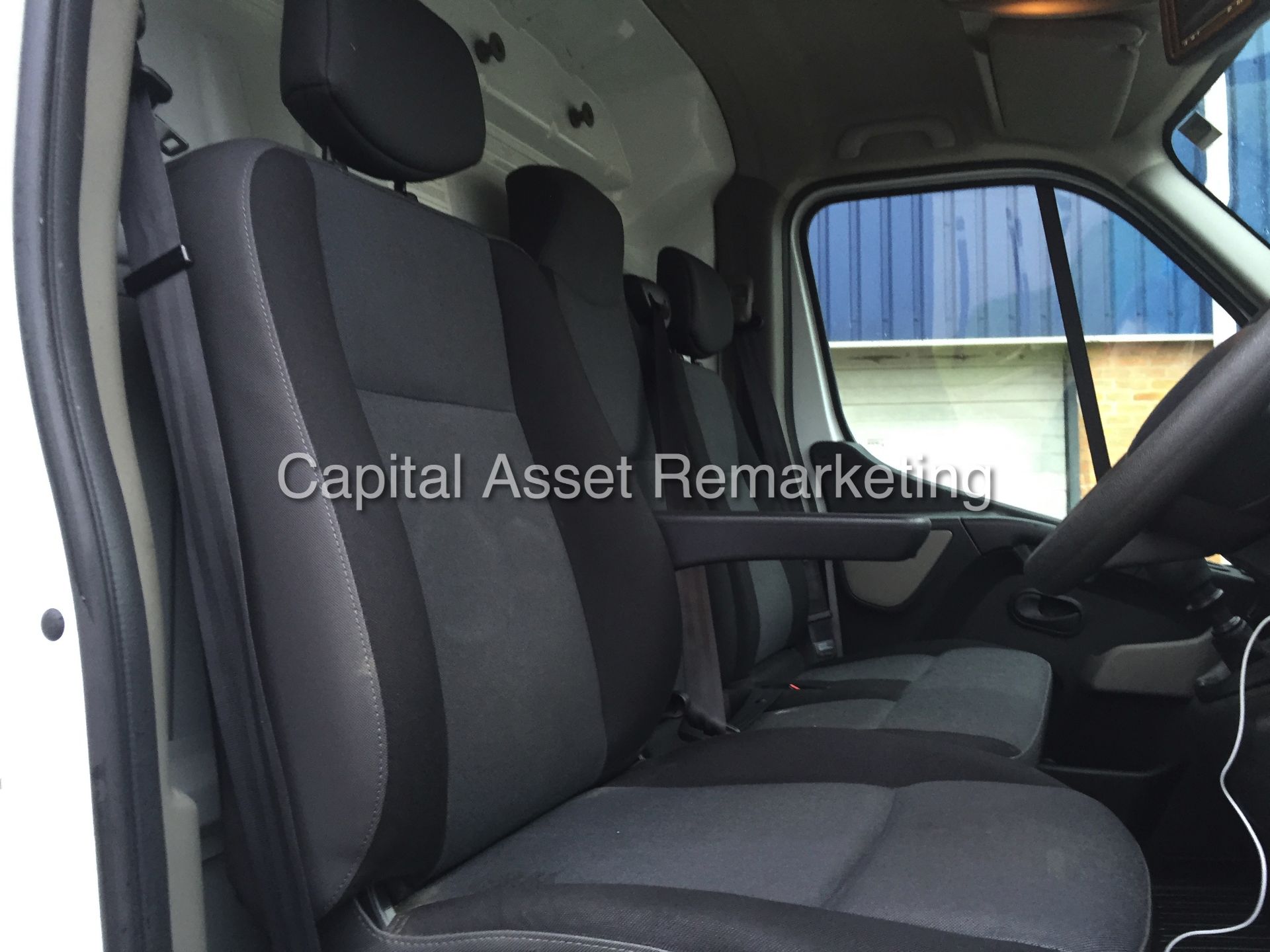 (ON SALE) RENAULT MASTER LM35 'EXTRA' (2014 - 14 REG) 2.3 DCI - 6 SPEED - AIR CON  (1 COMPANY OWNER) - Image 11 of 16