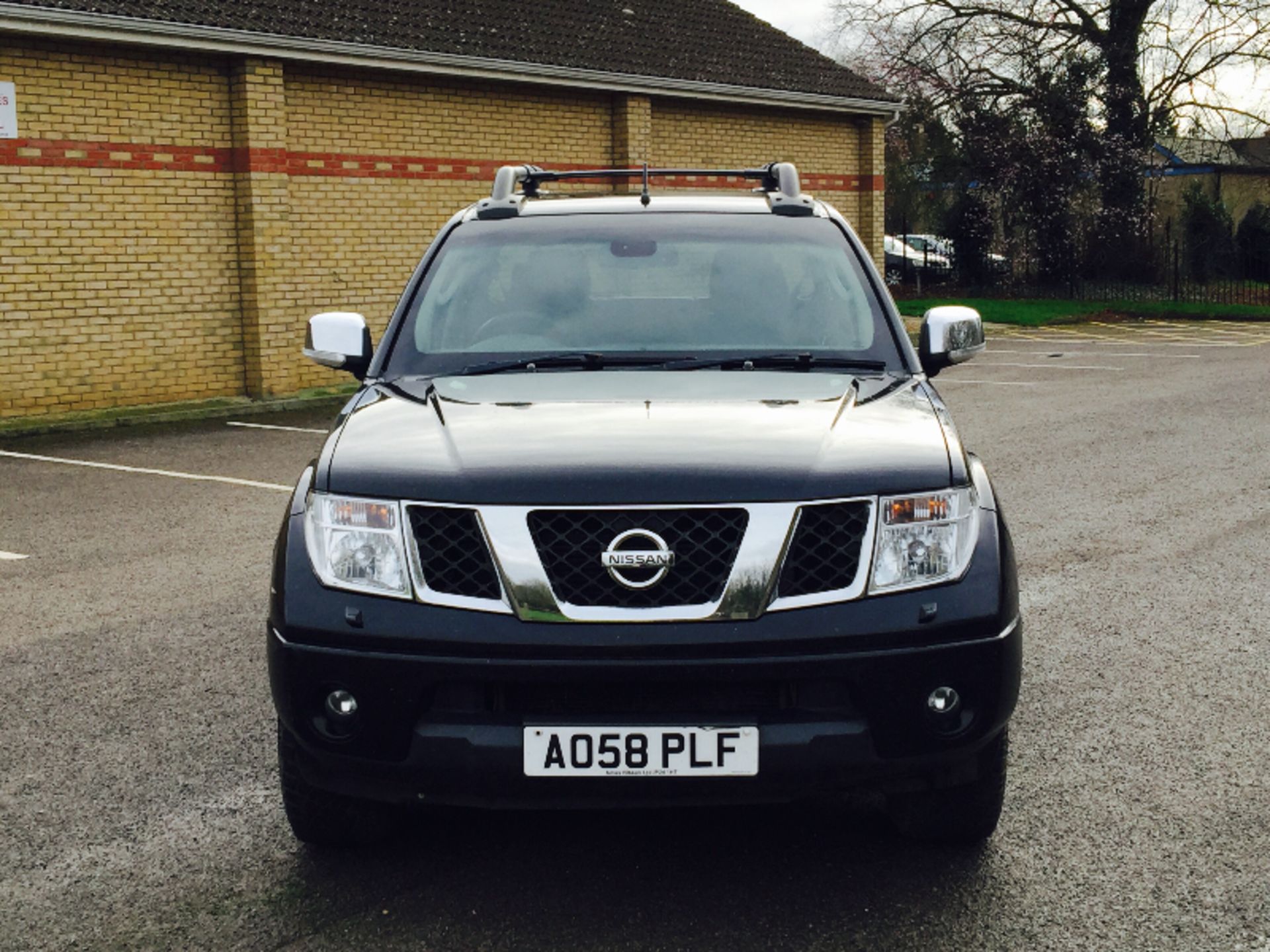 NISSAN NAVARA 'LONG WAY DOWN' (2009) DOUBLE CAB PICK-UP "BLACK EDITION" 2.5 DCI - 6 SPEED (NO VAT) - Image 4 of 17