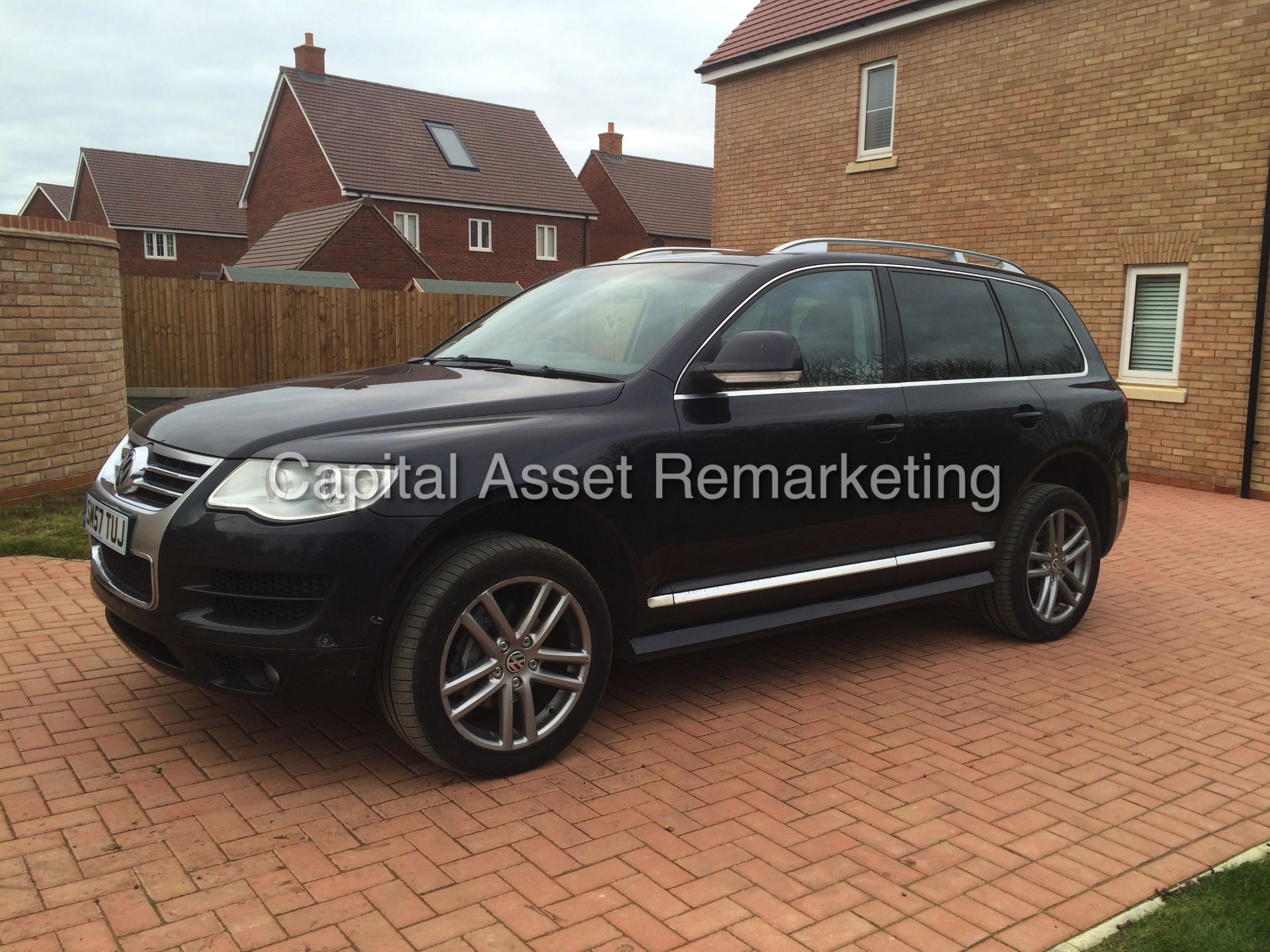 VOLKSWAGEN TOUAREG 'ALTITUDE' (2008 MODEL) 3.0 TDI 'V6' - DGS AUTO - LEATHER - SAT NAV -FULLY LOADED - Image 3 of 16