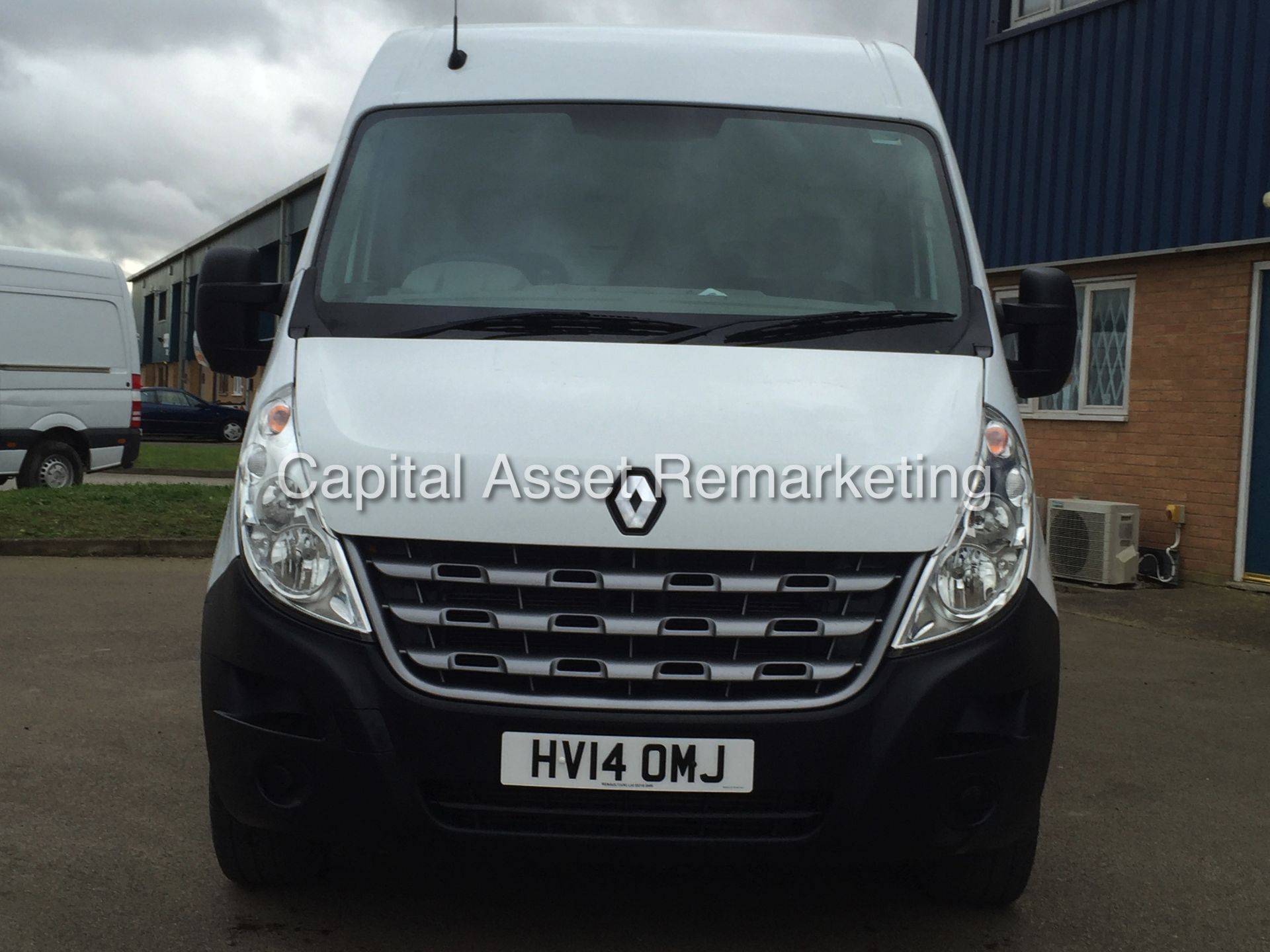 (ON SALE) RENAULT MASTER LM35 'EXTRA' (2014 - 14 REG) 2.3 DCI - 6 SPEED - AIR CON  (1 COMPANY OWNER) - Image 2 of 16