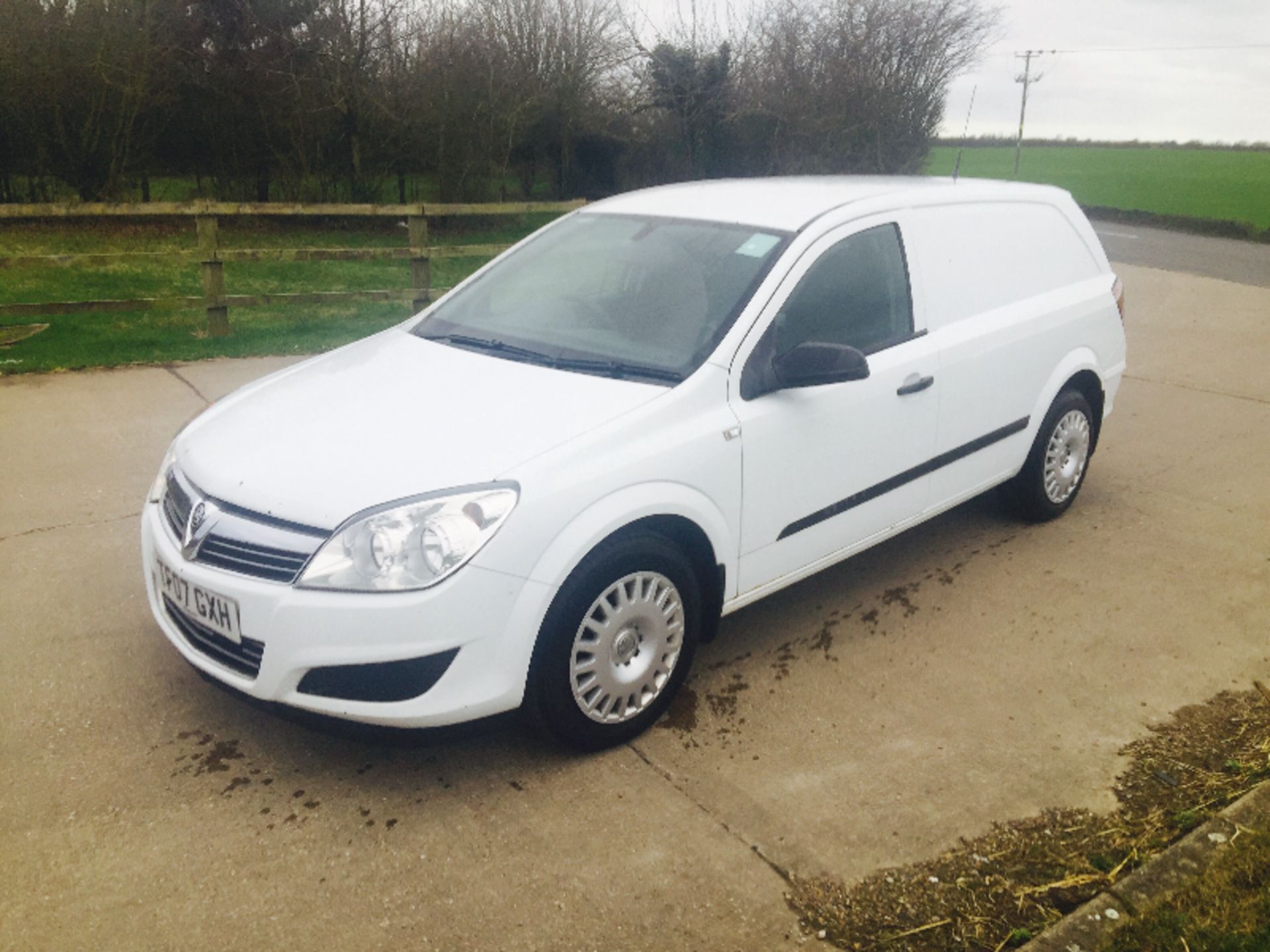 (ON SALE) VAUXHALL ASTRA 'CLUB' (2007 - 07 REG) 1.7 CDTI - 6 SPEED - Image 3 of 11