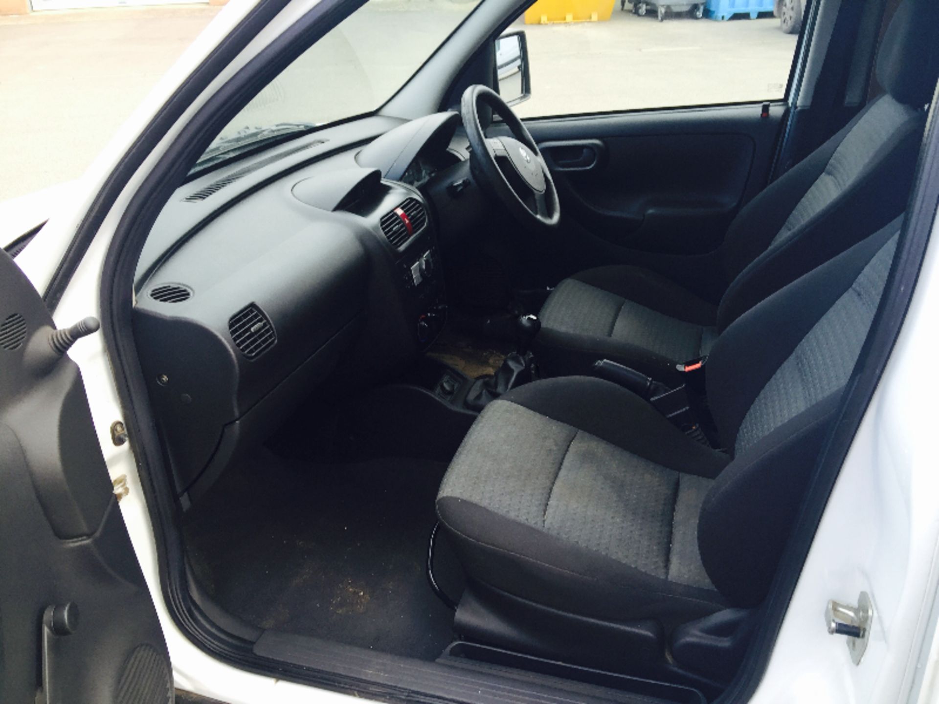 VAUXHALL COMBO 1.3CDTI '2011 MODEL' GOOD SPEC - 1 OWNER - FULL SERVICE HISTORY - SIDE LOADING DOOR - Image 12 of 14