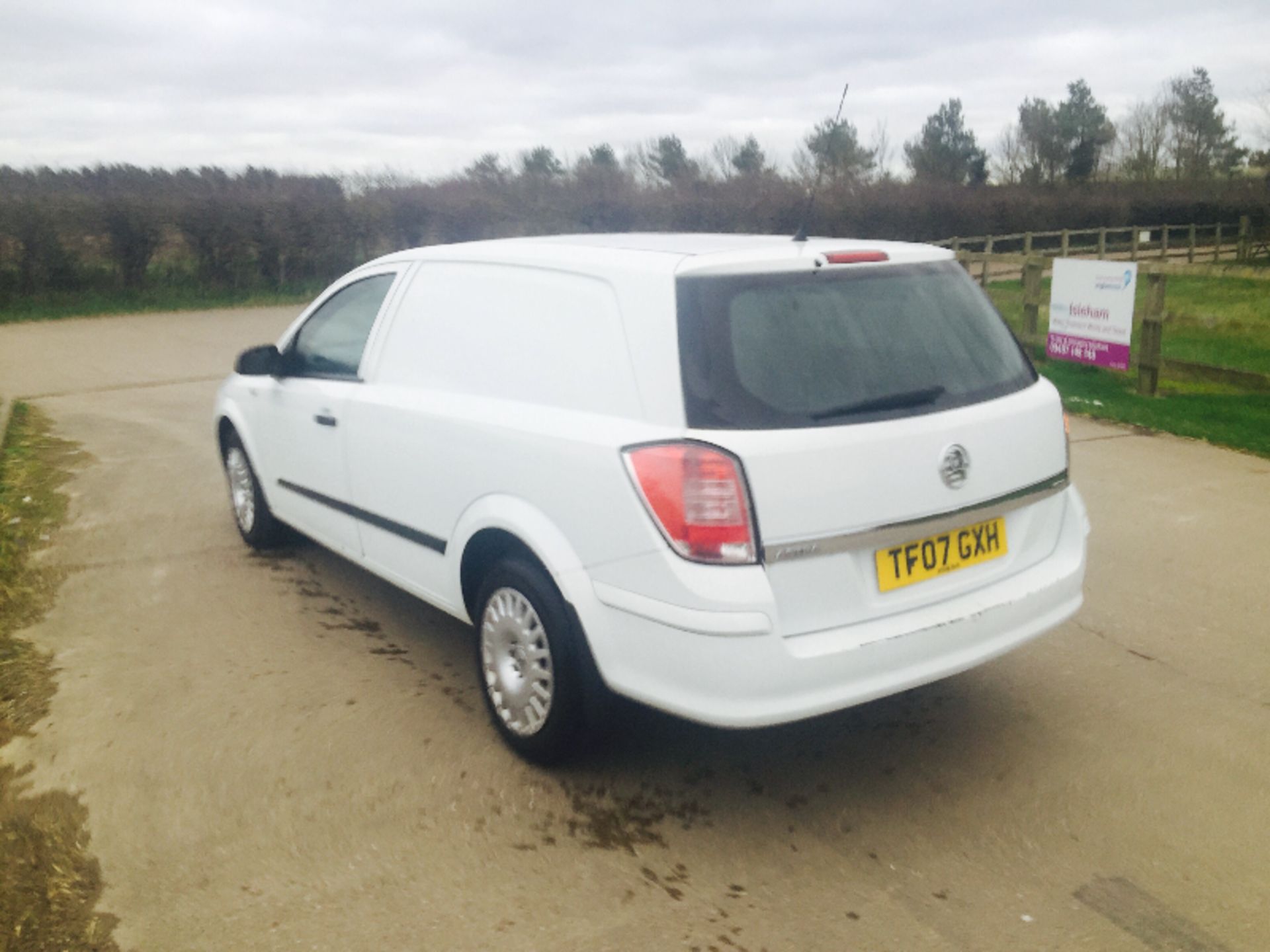 (ON SALE) VAUXHALL ASTRA 'CLUB' (2007 - 07 REG) 1.7 CDTI - 6 SPEED - Image 5 of 11