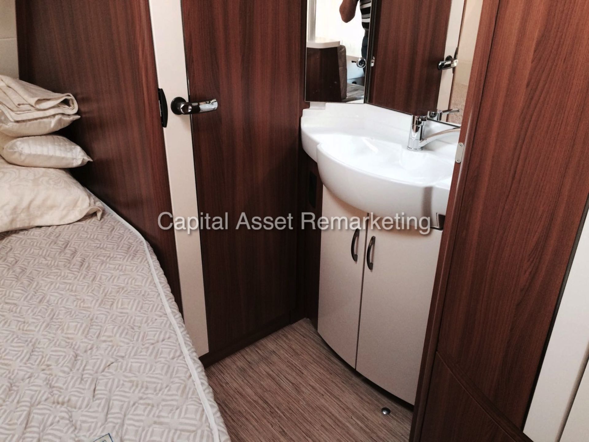 (ON SALE) HOBBY 645 VIP 'LUXURY' 5 BERTH CARAVAN (NEW 2015 - LATEST SPEC) MASSIVE SPEC - STUNNING - Image 8 of 17