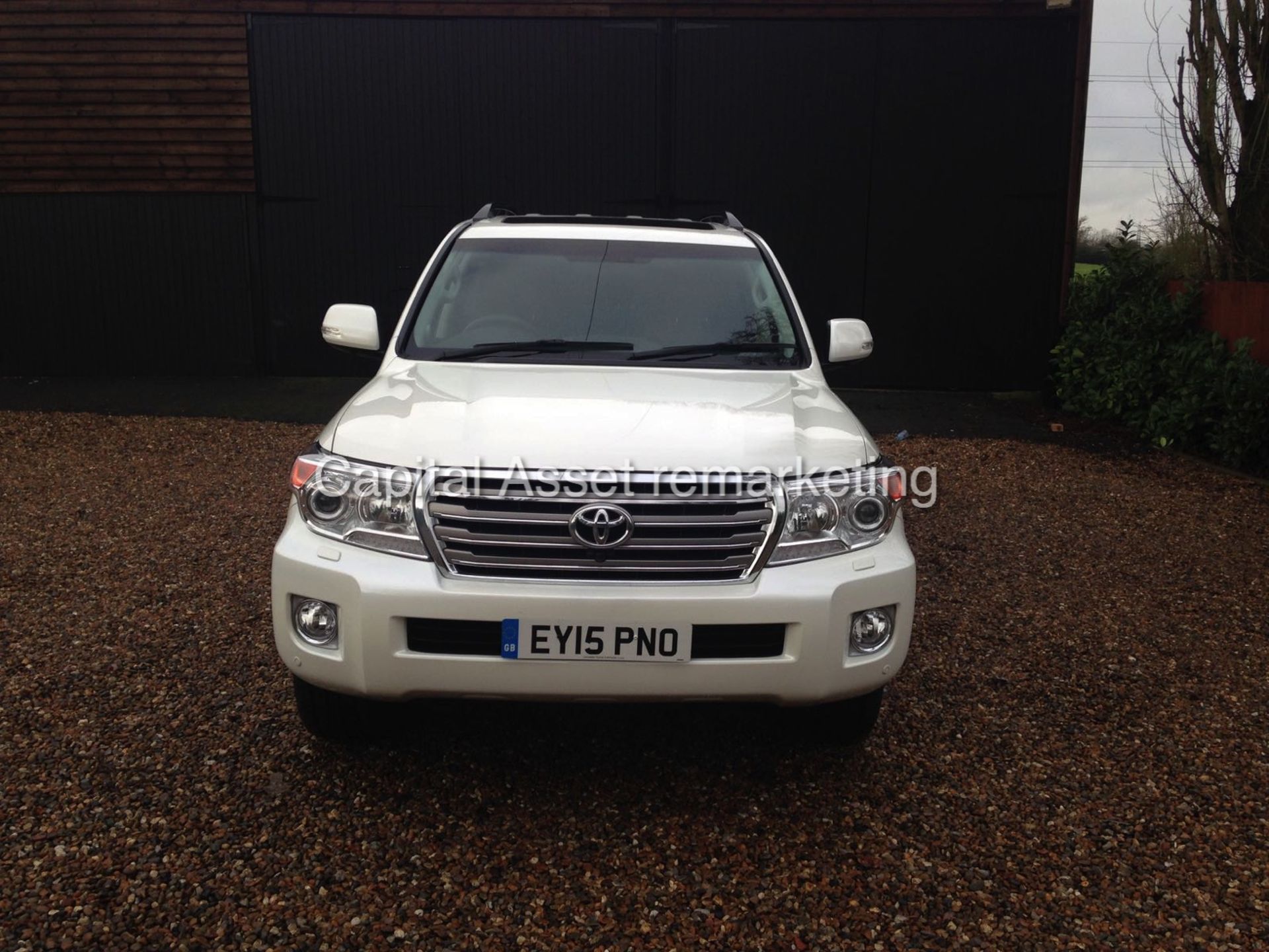 TOYOTA LANDCRUISER 4.5 V8 'NEW SHAPE' (15 REG) MASSIVE SPEC - FULLY LOADED - METALLIC WHITE - LOOK ! - Image 3 of 18