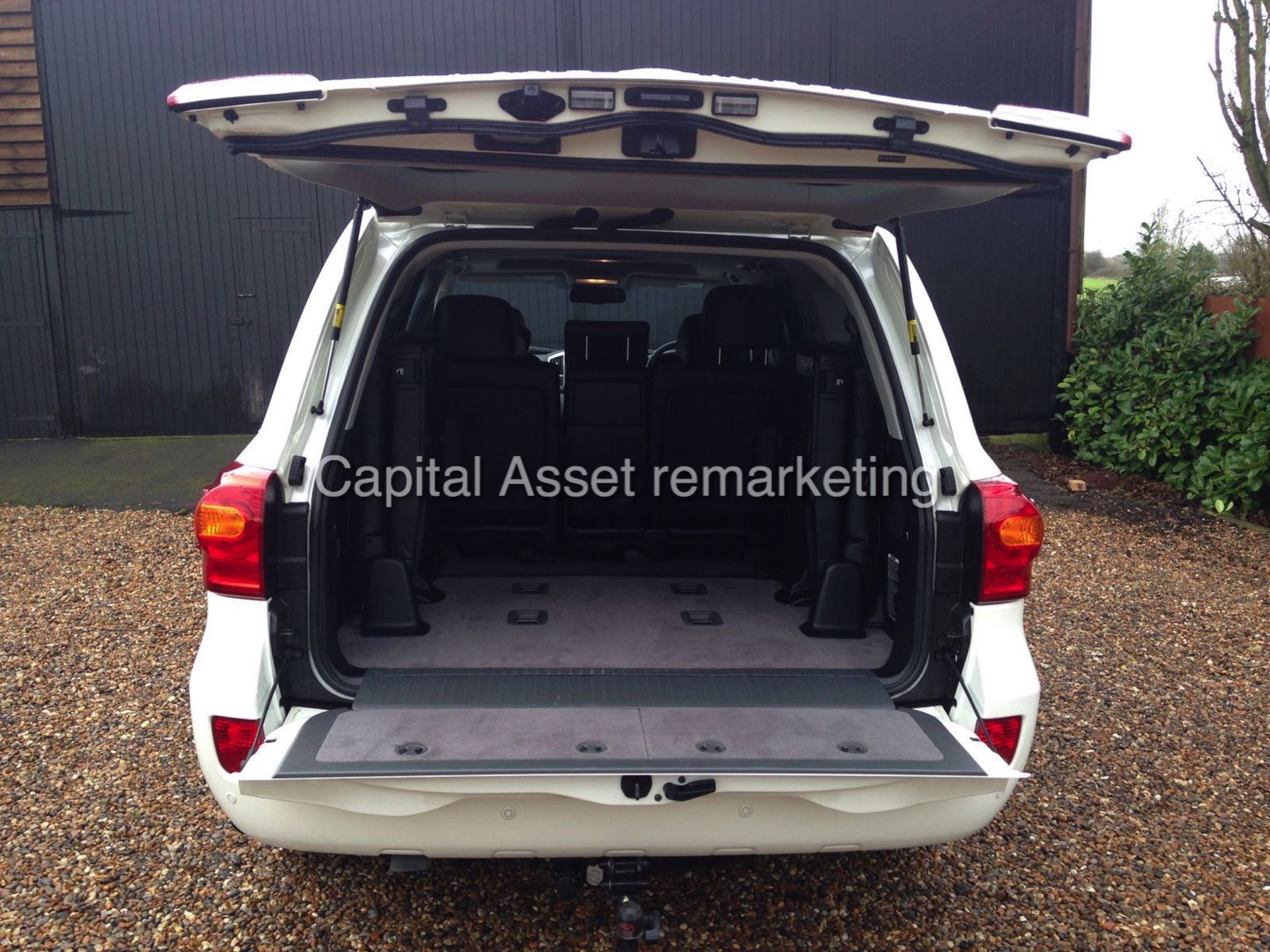 TOYOTA LANDCRUISER 4.5 V8 'NEW SHAPE' (15 REG) MASSIVE SPEC - FULLY LOADED - METALLIC WHITE - LOOK ! - Image 8 of 18