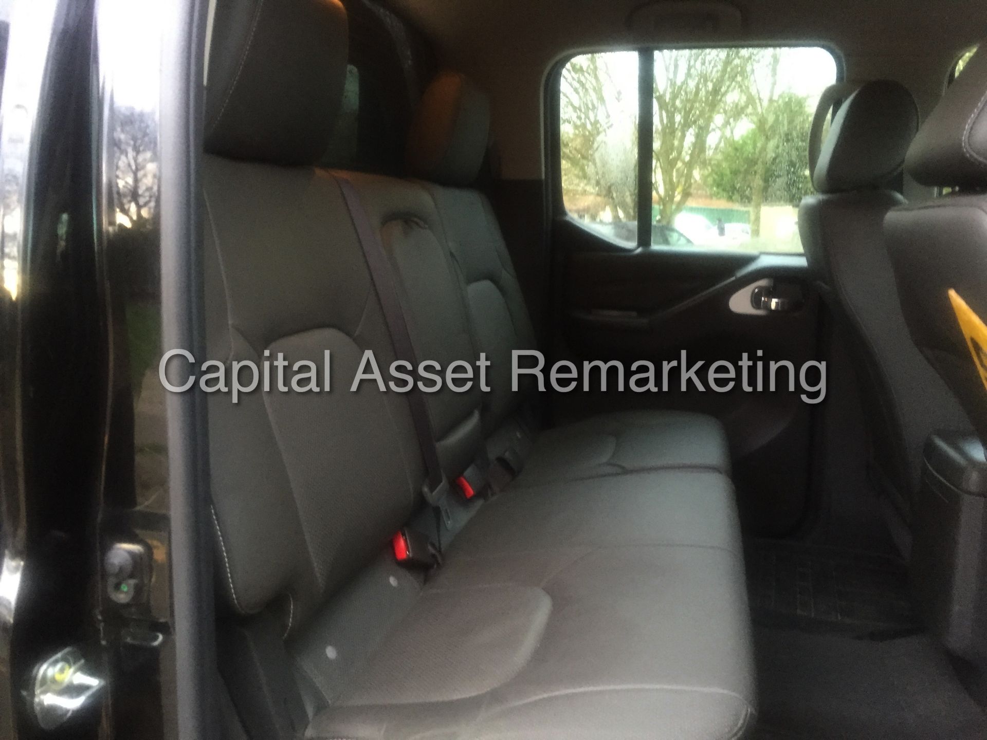 NISSAN NAVARA 'TEKNA' (2014 MODEL) DOUBLE CAB PICK-UP '2.5 DCI - 188 PS - 6 SPEED'  (MASSIVE SPEC) - Image 15 of 22