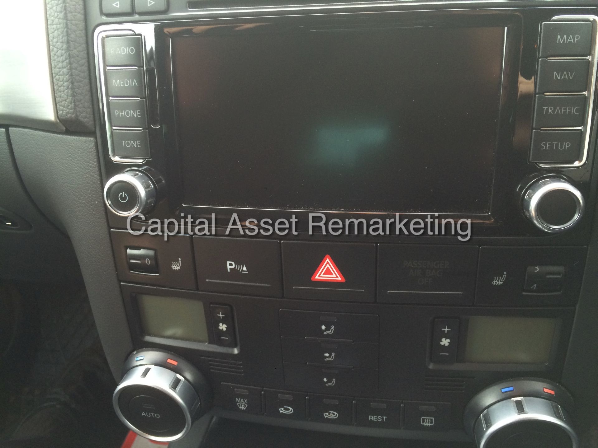 (ON SALE) VOLKSWAGEN TOUAREG 'ALTITUDE' 3.0 TDI 'V6' - DSG AUTO - LEATHER - SAT NAV -FULLY LOADED - Image 16 of 16