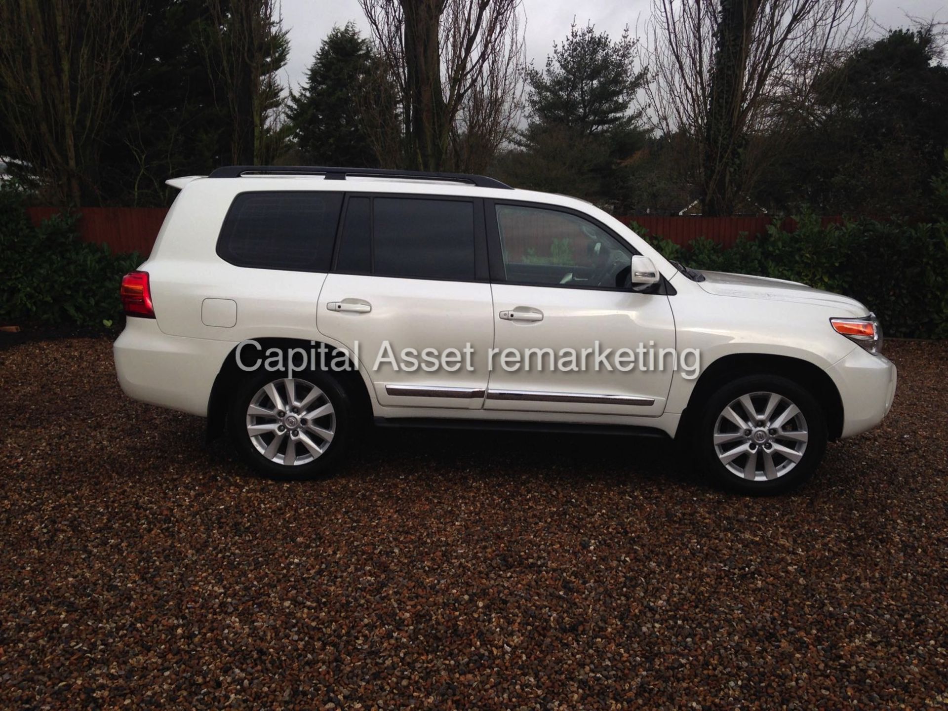 TOYOTA LANDCRUISER 4.5 V8 'NEW SHAPE' (15 REG) MASSIVE SPEC - FULLY LOADED - METALLIC WHITE - LOOK ! - Image 4 of 18