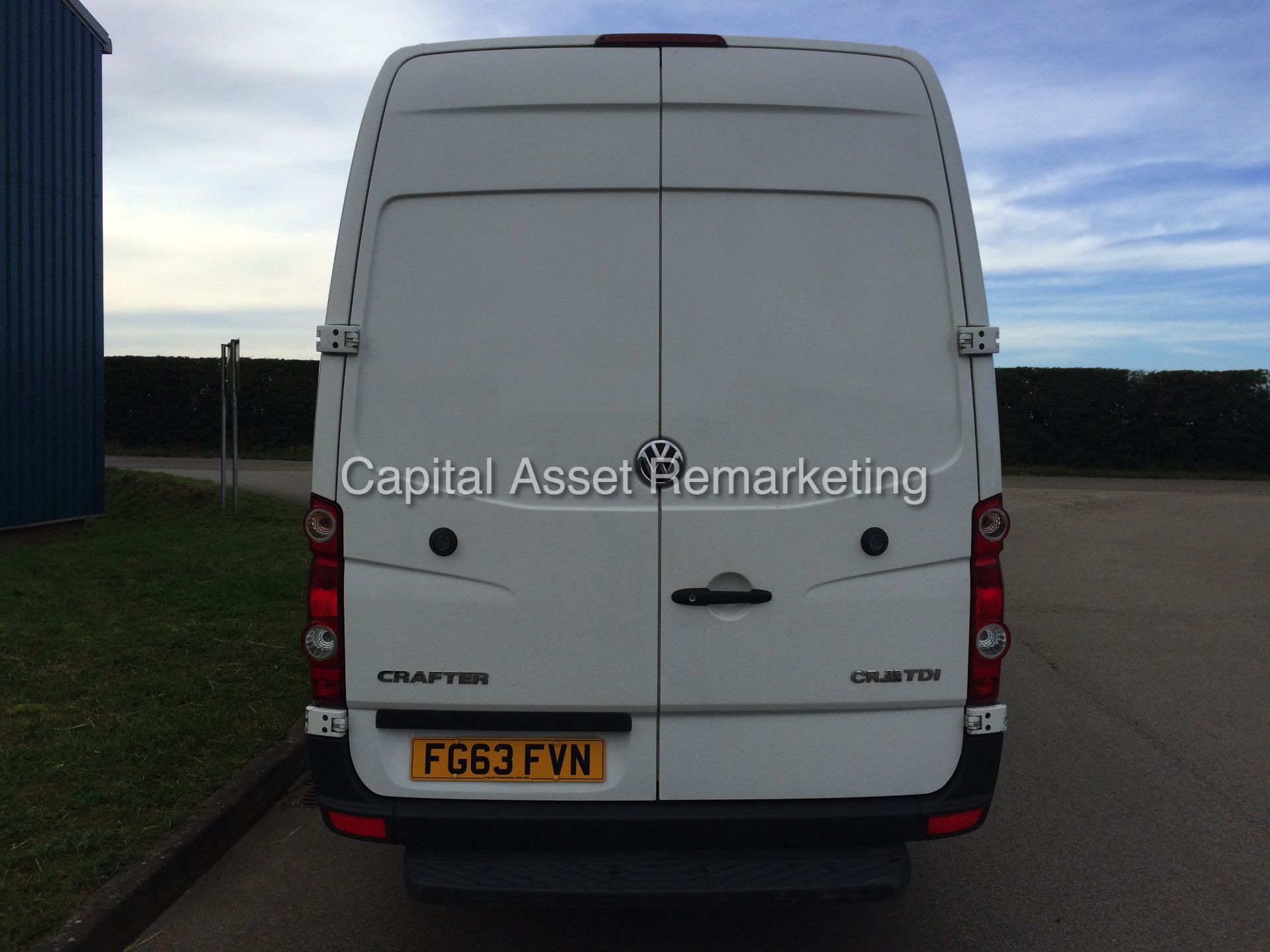 VOLKSWAGEN CRAFTER 2.0Ltr TDI CR35 LWB (2014 MODEL) NEW SHAPE - CRUISE CONTROL - 1 OWNER FROM NEW !! - Image 4 of 19