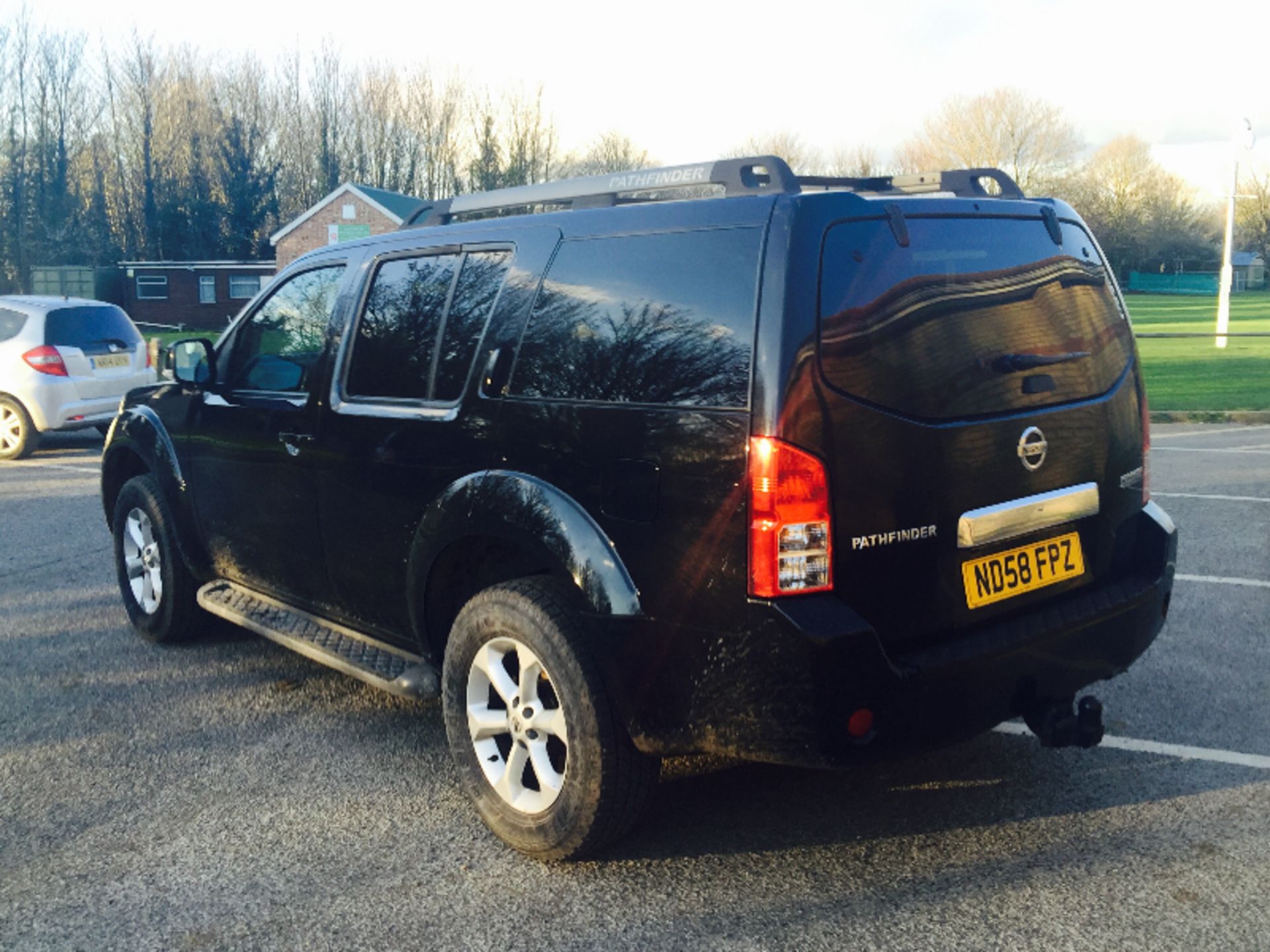 (ON SALE) NISSAN PATHFINDER 'MAMMOTH' (2009 MODEL) '7 SEATER - LEATHER - SAT NAV - HUGE SPEC' - Image 5 of 14