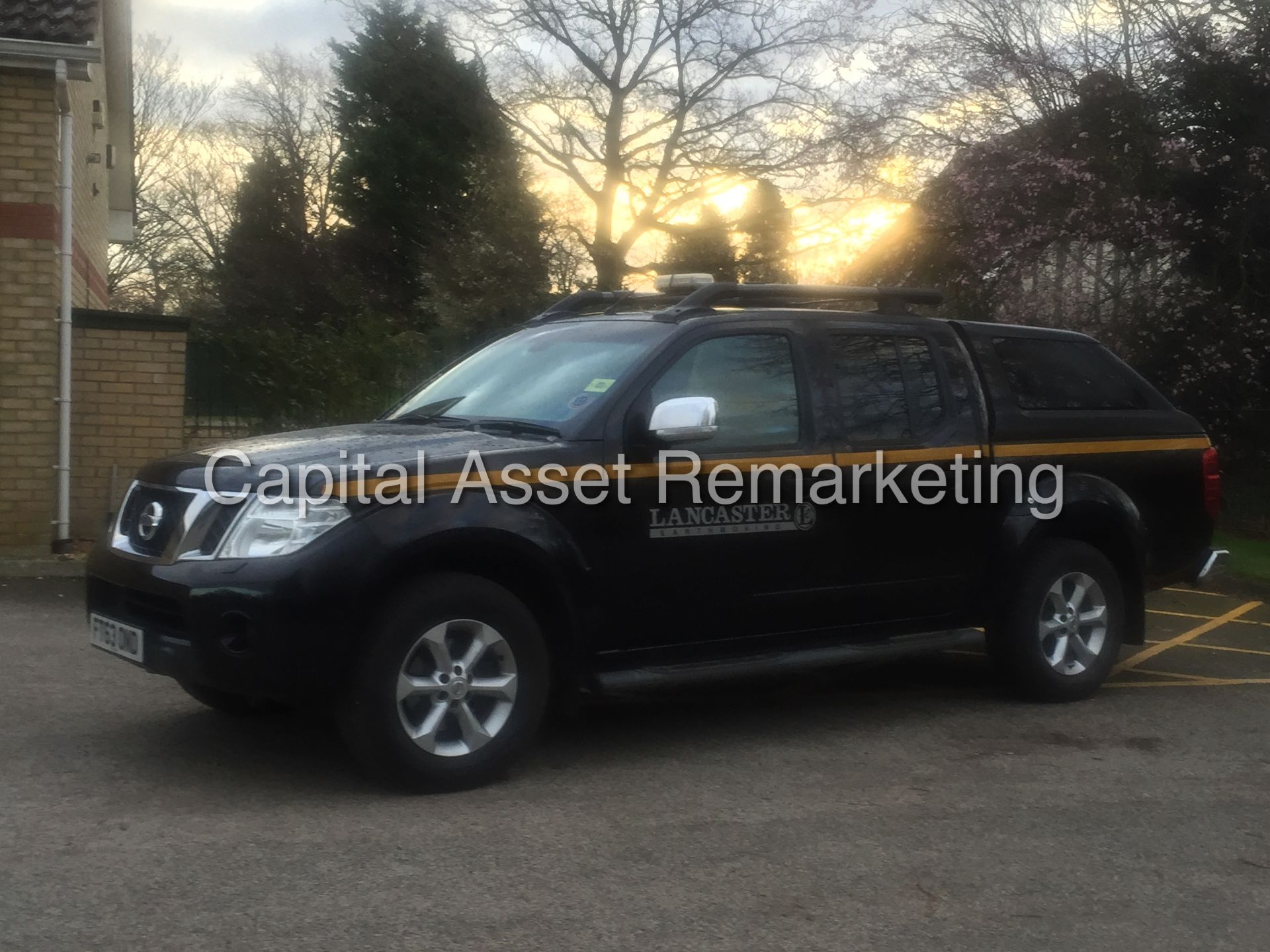 NISSAN NAVARA 'TEKNA' (2014 MODEL) DOUBLE CAB PICK-UP '2.5 DCI - 188 PS - 6 SPEED'  (MASSIVE SPEC) - Image 4 of 22