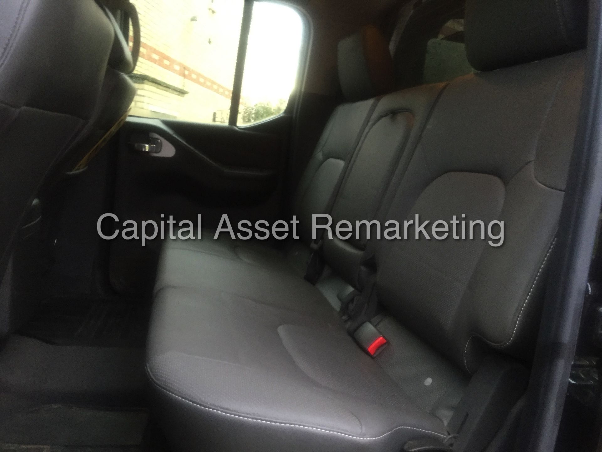 NISSAN NAVARA 'TEKNA' (2014 MODEL) DOUBLE CAB PICK-UP '2.5 DCI - 188 PS - 6 SPEED'  (MASSIVE SPEC) - Image 16 of 22