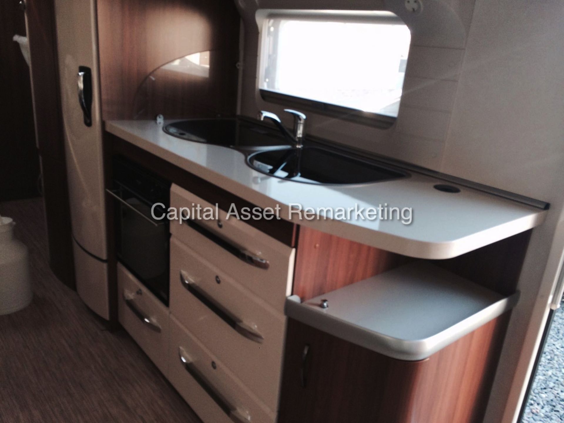 (ON SALE) HOBBY 645 VIP 'LUXURY' 5 BERTH CARAVAN (NEW 2015 - LATEST SPEC) MASSIVE SPEC - STUNNING - Image 14 of 17