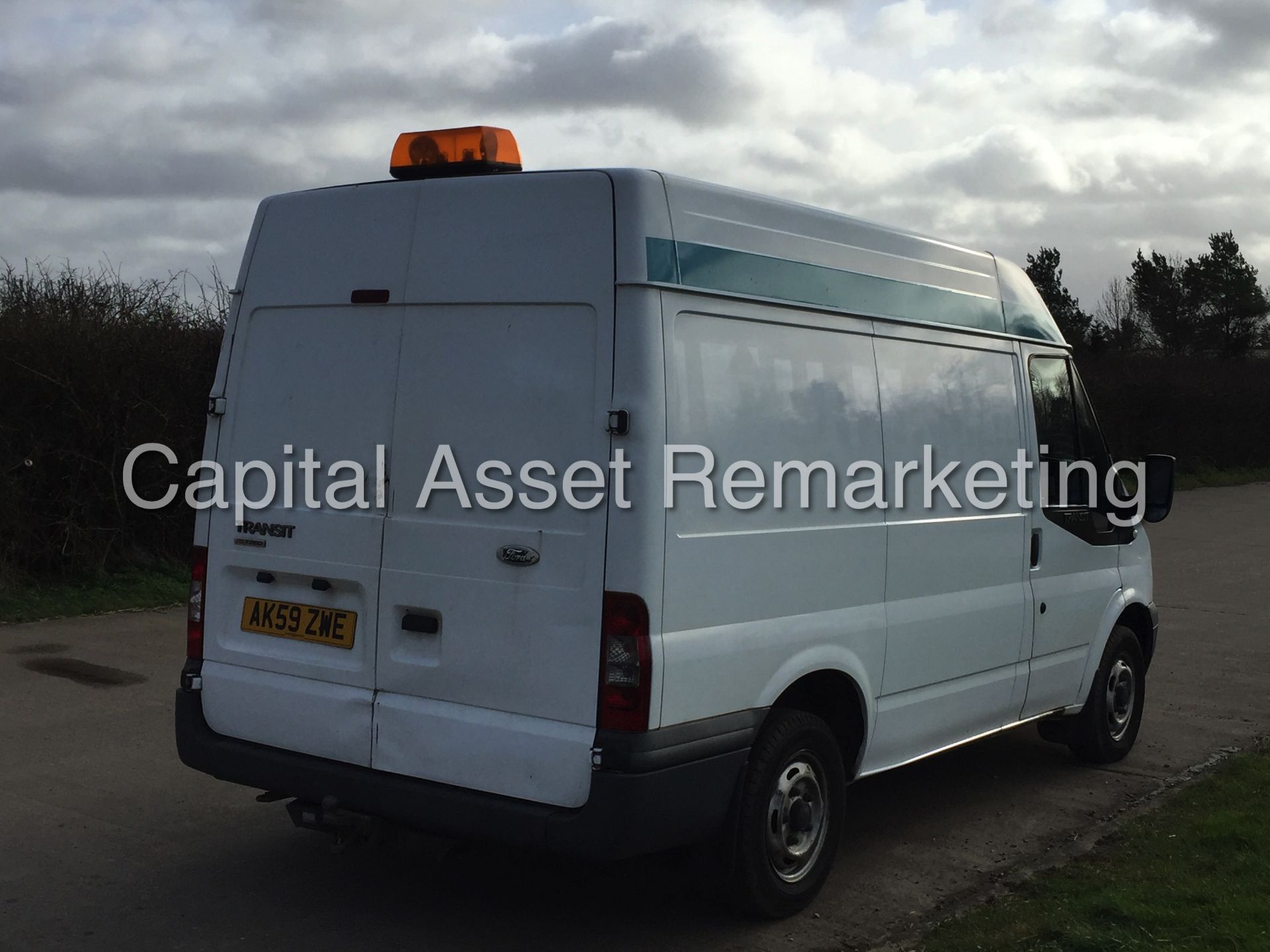 FORD TRANSIT 85 T260S FWD (2010 MODEL) 2.2 TDCI 'SWB - SEMI HI-ROOF' - Image 8 of 16