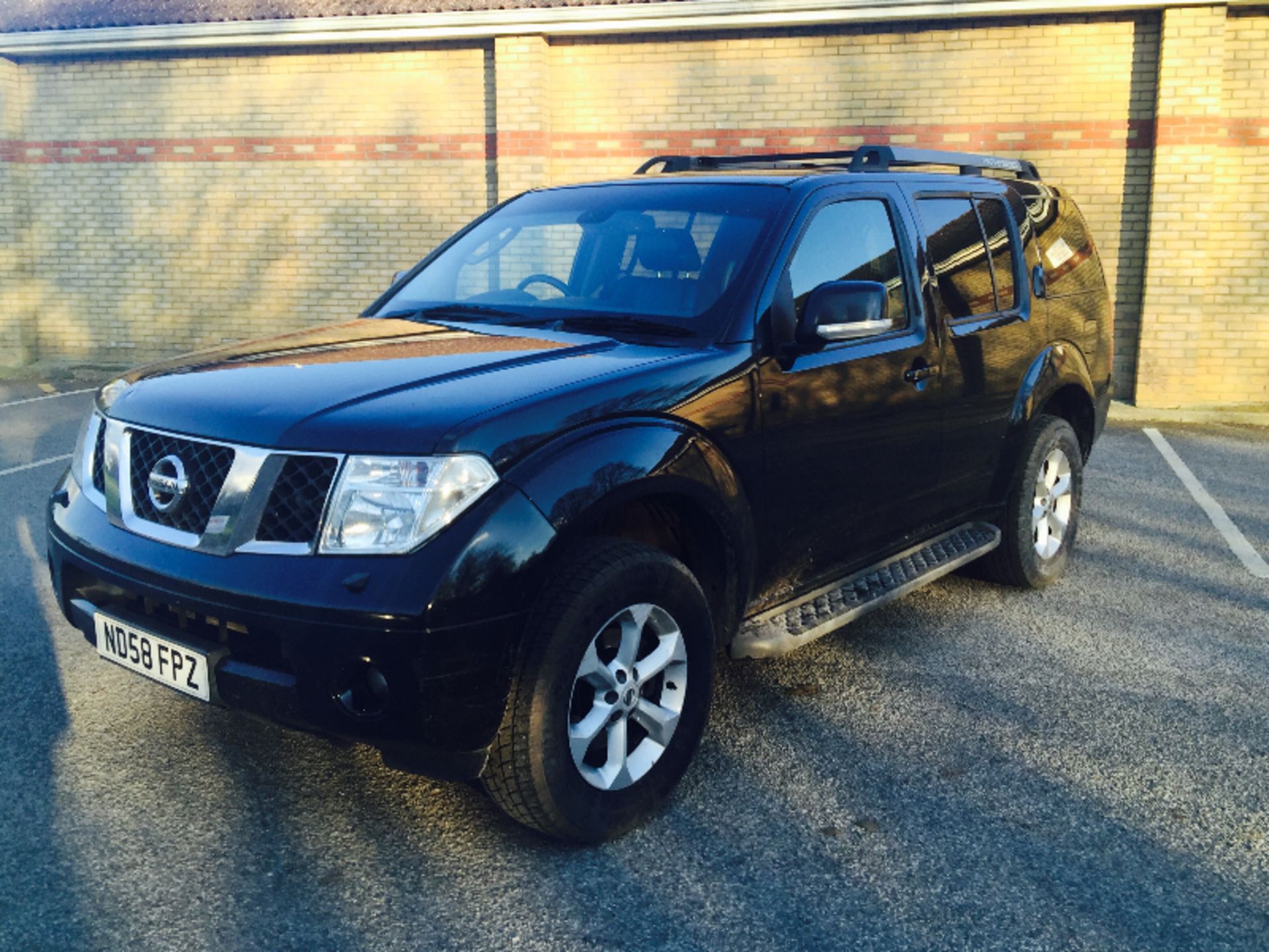 (ON SALE) NISSAN PATHFINDER 'MAMMOTH' (2009 MODEL) '7 SEATER - LEATHER - SAT NAV - HUGE SPEC' - Image 3 of 14