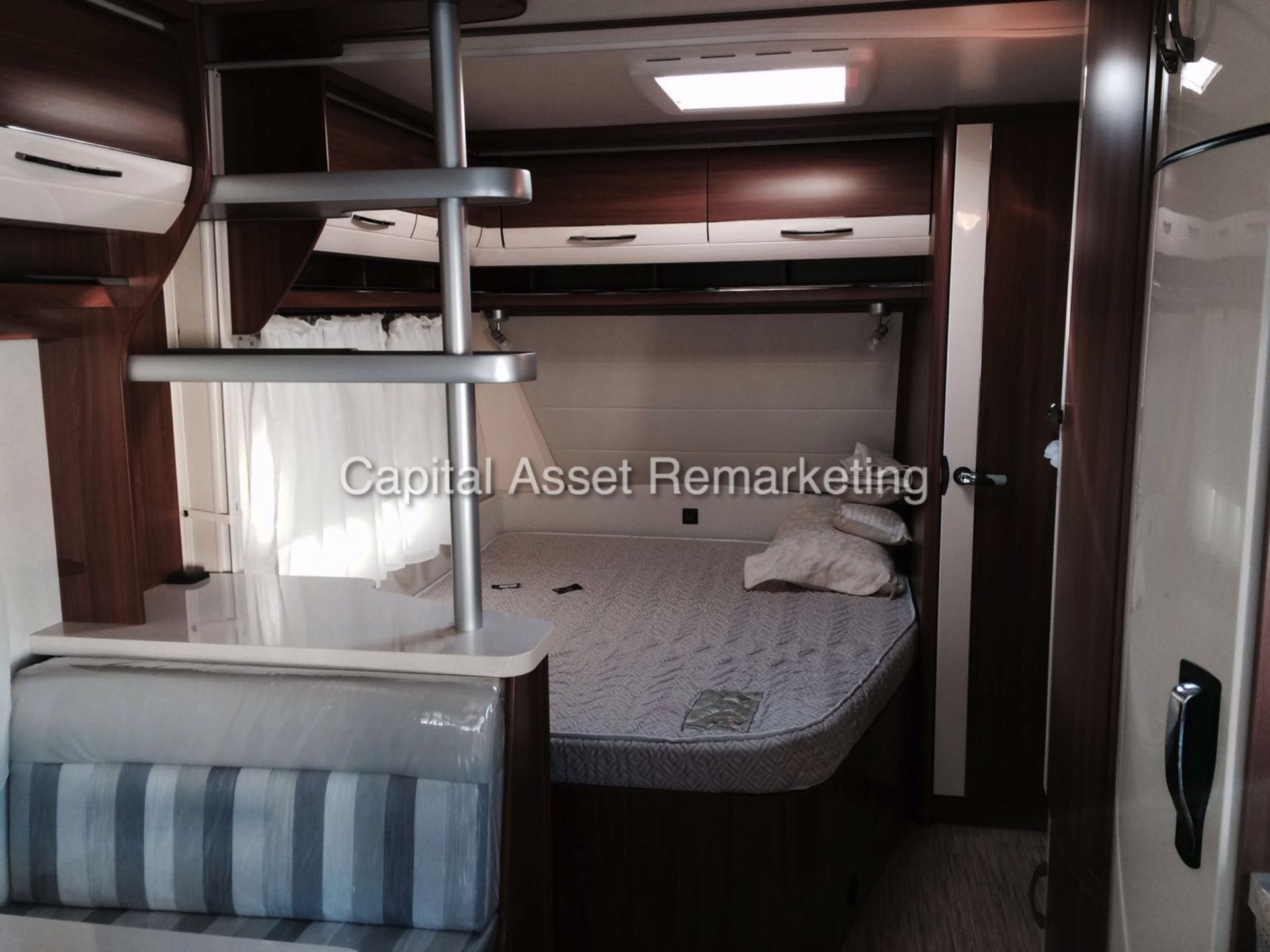 (ON SALE) HOBBY 645 VIP 'LUXURY' 5 BERTH CARAVAN (NEW 2015 - LATEST SPEC) MASSIVE SPEC - STUNNING - Image 12 of 17