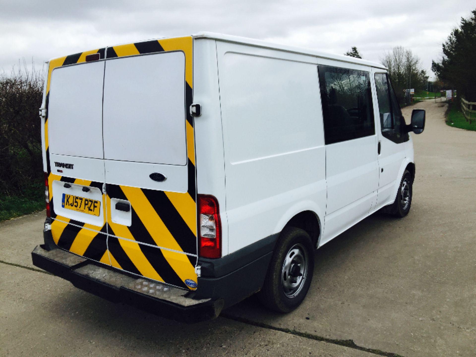 (ON SALE) FORD TRANSIT 2.2 TDCI 85 T280S FWD 2007(57) REG **CREW VAN** NO VAT SAVE 20% - Image 2 of 10