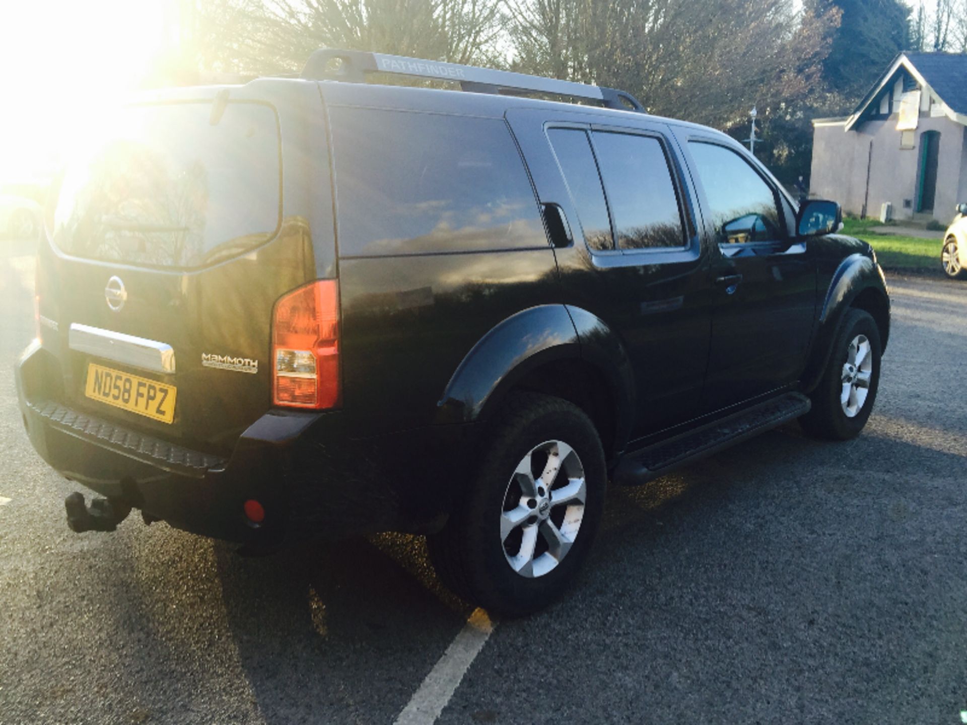 (ON SALE) NISSAN PATHFINDER 'MAMMOTH' (2009 MODEL) '7 SEATER - LEATHER - SAT NAV - HUGE SPEC' - Image 7 of 14