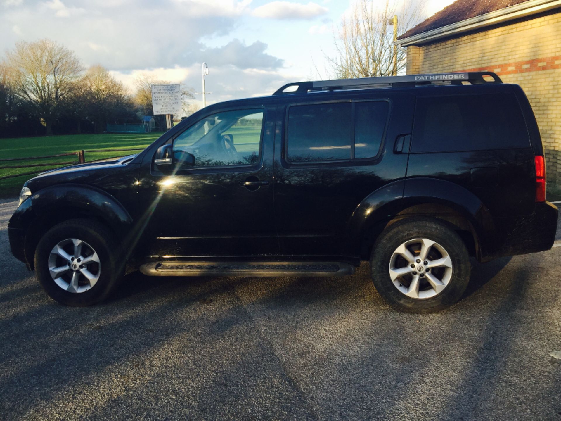 (ON SALE) NISSAN PATHFINDER 'MAMMOTH' (2009 MODEL) '7 SEATER - LEATHER - SAT NAV - HUGE SPEC' - Image 4 of 14