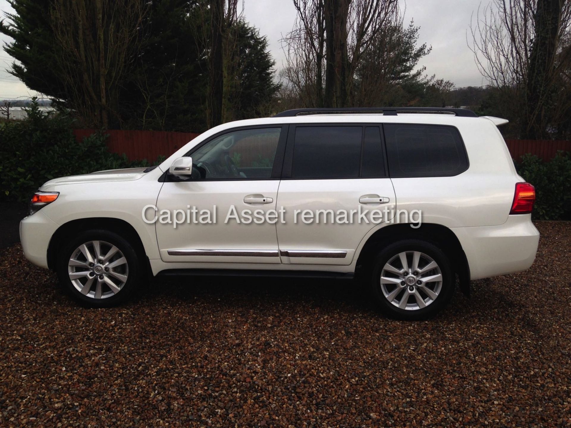 TOYOTA LANDCRUISER 4.5 V8 'NEW SHAPE' (15 REG) MASSIVE SPEC - FULLY LOADED - METALLIC WHITE - LOOK ! - Image 2 of 18