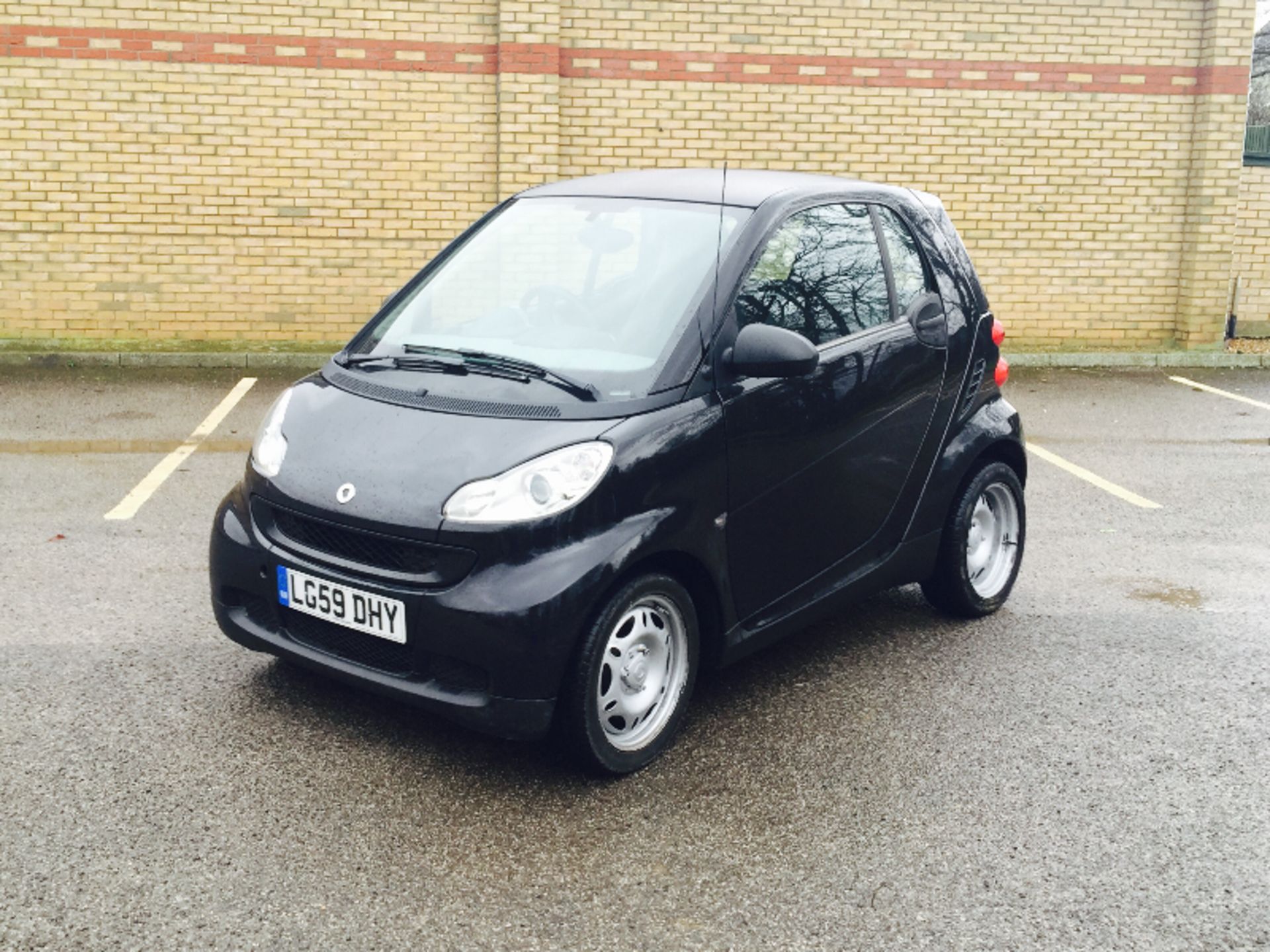 (ON SALE) SMART FORTWO 'PURE' (2010 MODEL) MHD - AUTO '61' - STOP / START (NO VAT - SAVE 20%) - Image 6 of 12