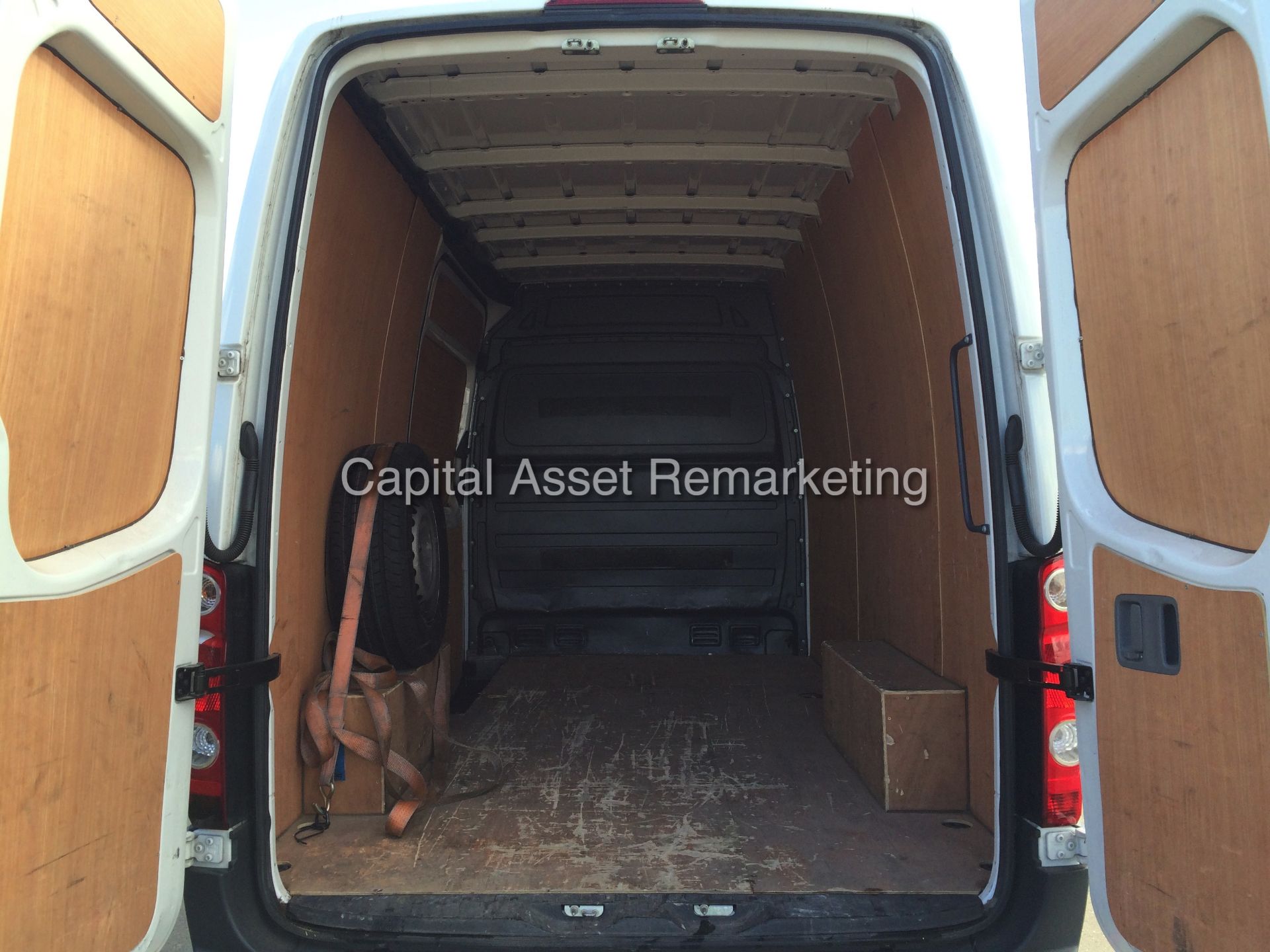 (ON SALE) VOLKSWAGEN CRAFTER CR35 2.0TDI - MEDIUM WHEEL BASE - (2014) MODEL - LOW MILES - 1 OWNER - Image 15 of 15