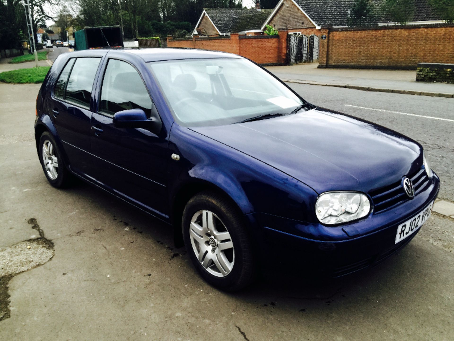 VOLKSWAGEN GOLF GT TDI 1.9 2002(02) **METALLIC BLUE**HEATED SEATS**6 CD CHANGER ***BARGAIN**** - Image 5 of 8