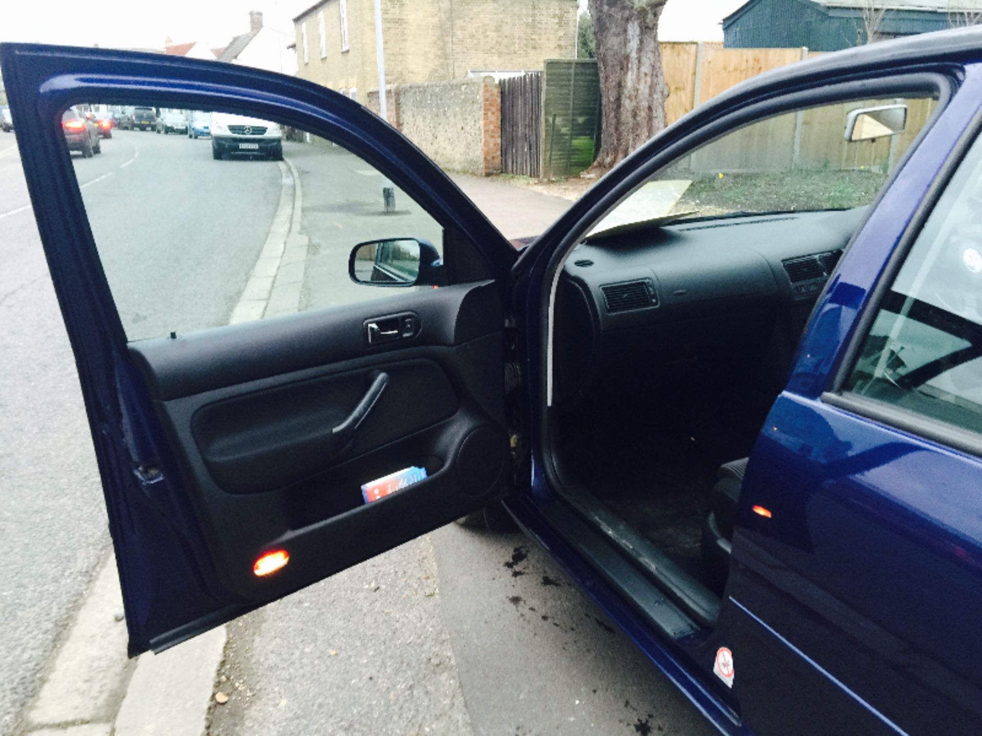 VOLKSWAGEN GOLF GT TDI 1.9 2002(02) **METALLIC BLUE**HEATED SEATS**6 CD CHANGER ***BARGAIN**** - Image 7 of 8